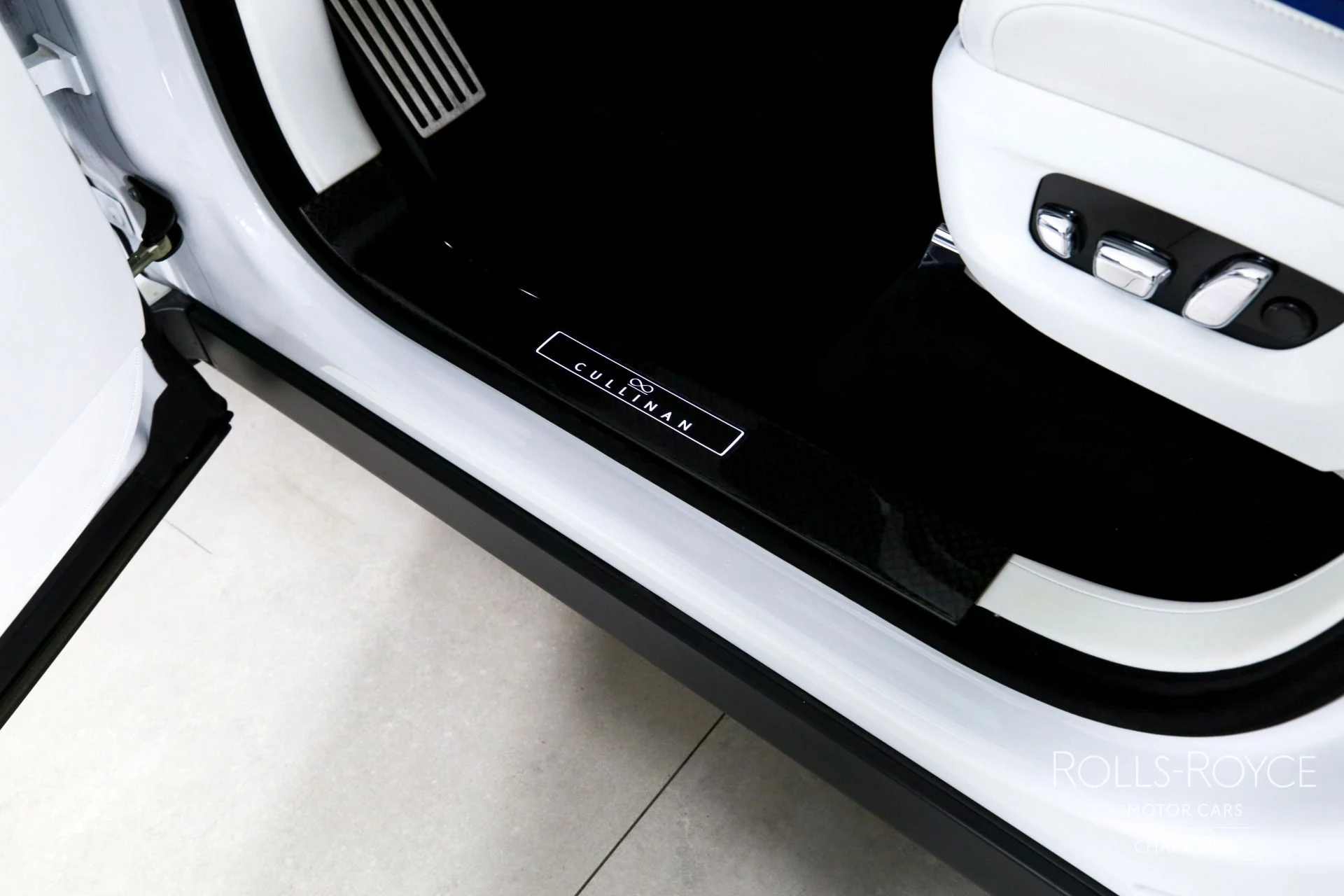 mph016_3938821584_Used_2023_Rolls_Royce_Black_Badge_Cullinan_1769449990_8a307f7a8a