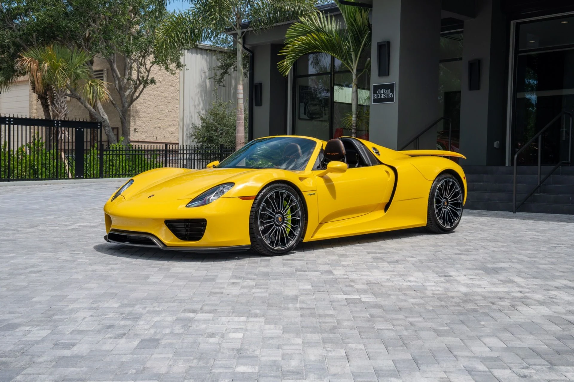 mph016_3940656866_Used_2015_Porsche_918_Spyder_1782406236_5413882c73