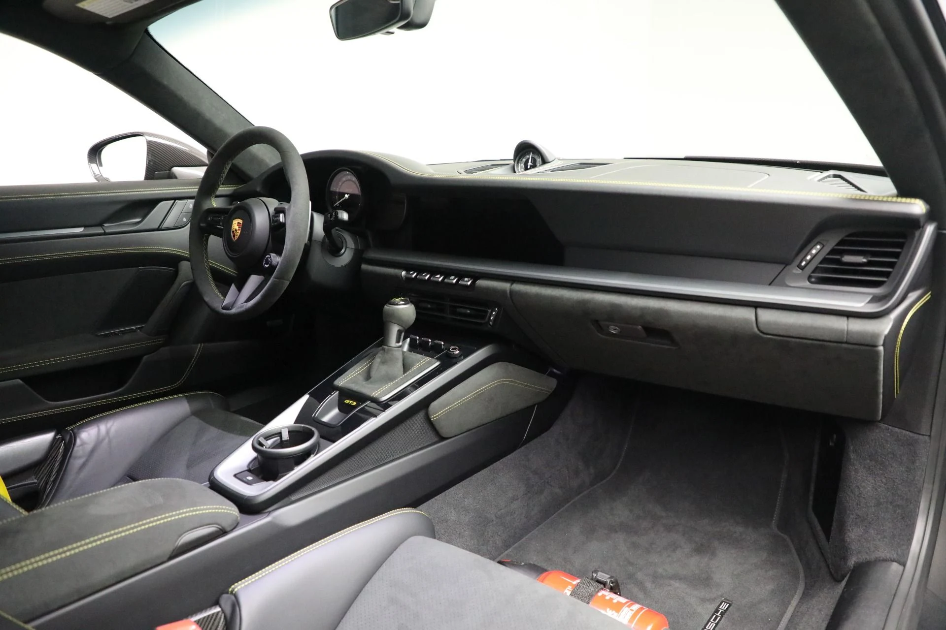 mph016_3946388749_Used_2022_Porsche_911_GT_3_1761596867_5d9e9138f4