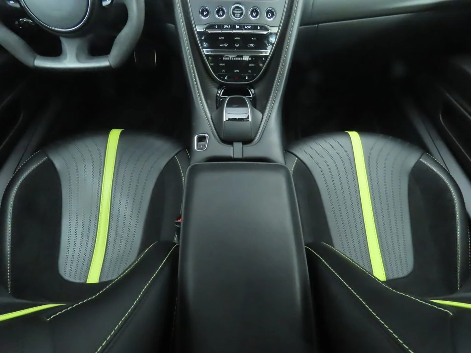 mph016_395502245_used_2019_aston_martin_db11_amrcoupe_8119_22975631_17_1024_b9e5941837