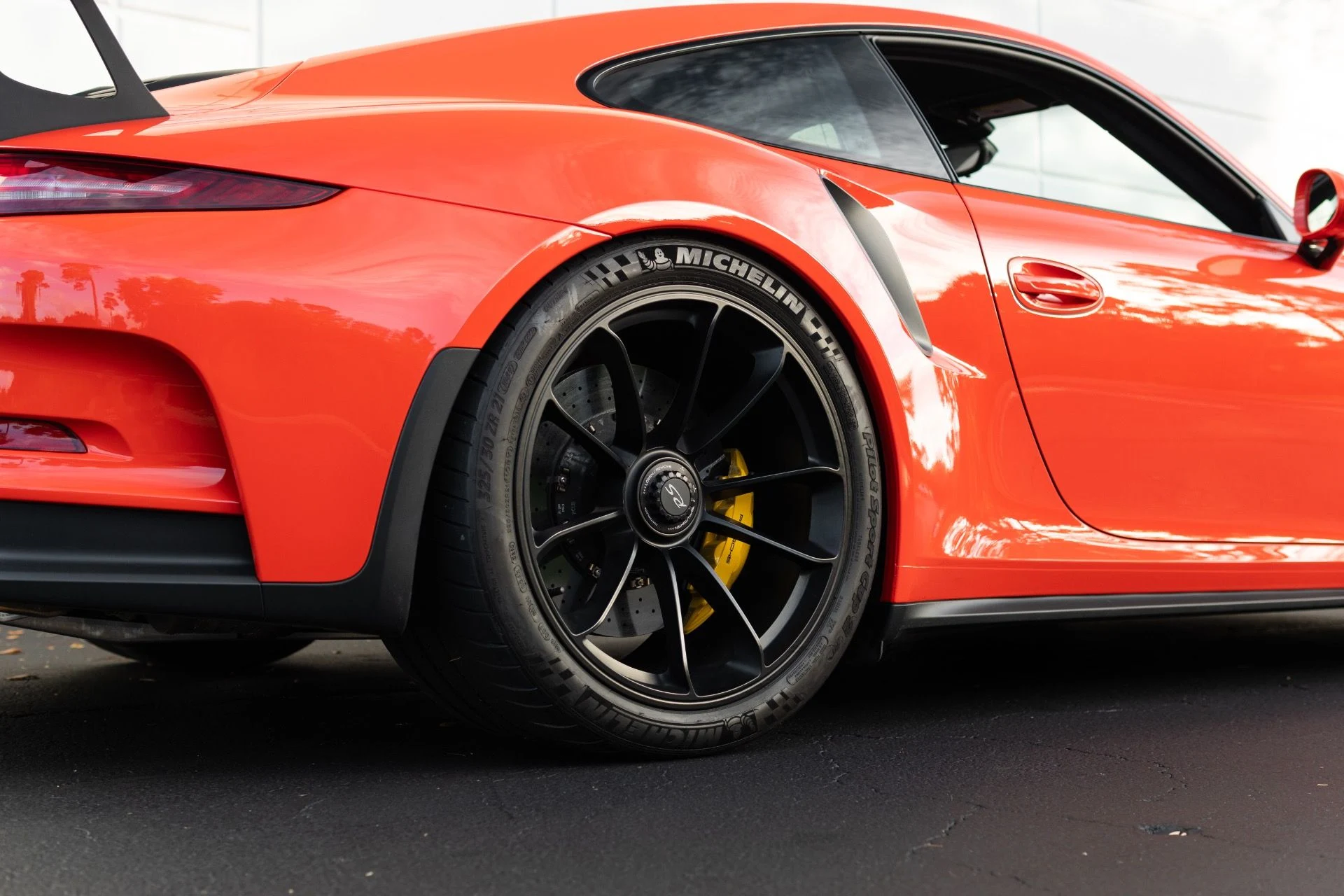 mph016_396333636_Used_2016_Porsche_911_GT_3_RS_1766773556_585029dbad