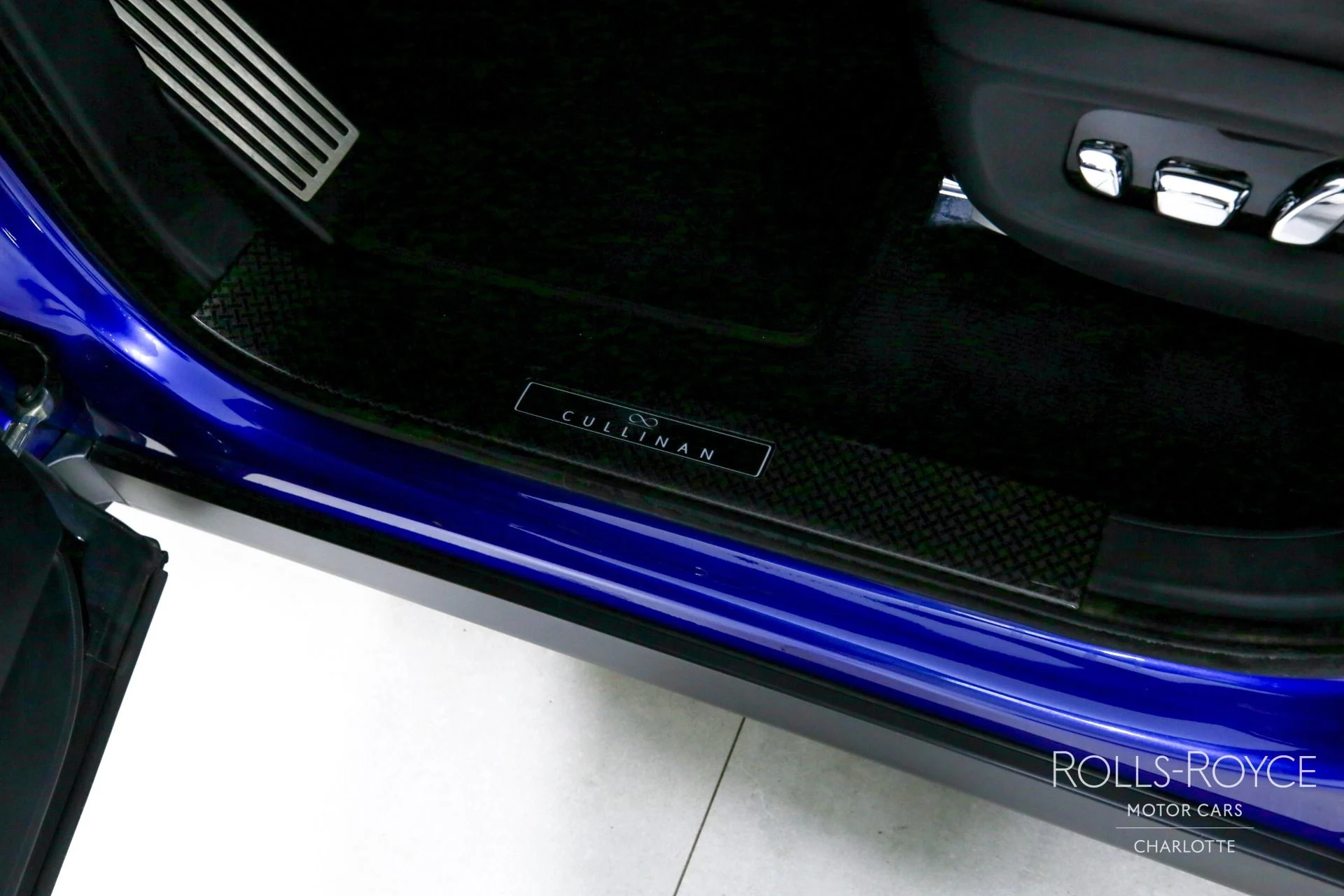 mph016_3969693813_Used_2021_Rolls_Royce_Black_Badge_Cullinan_1768490546_fad0ef6a96