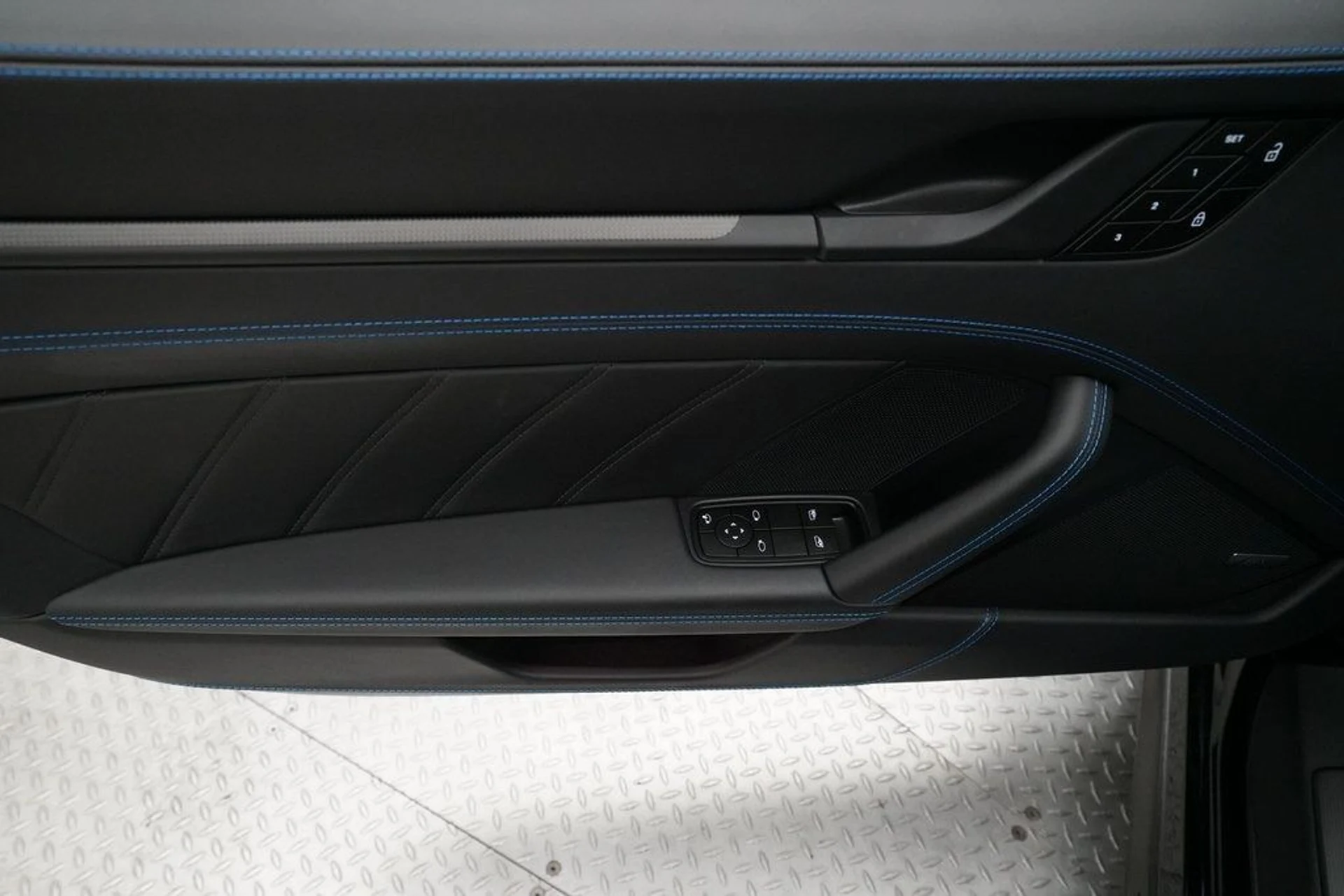 mph016_3973663858_afa4f1cb5c81472feb8cfef816aade51x_a02a554a8e