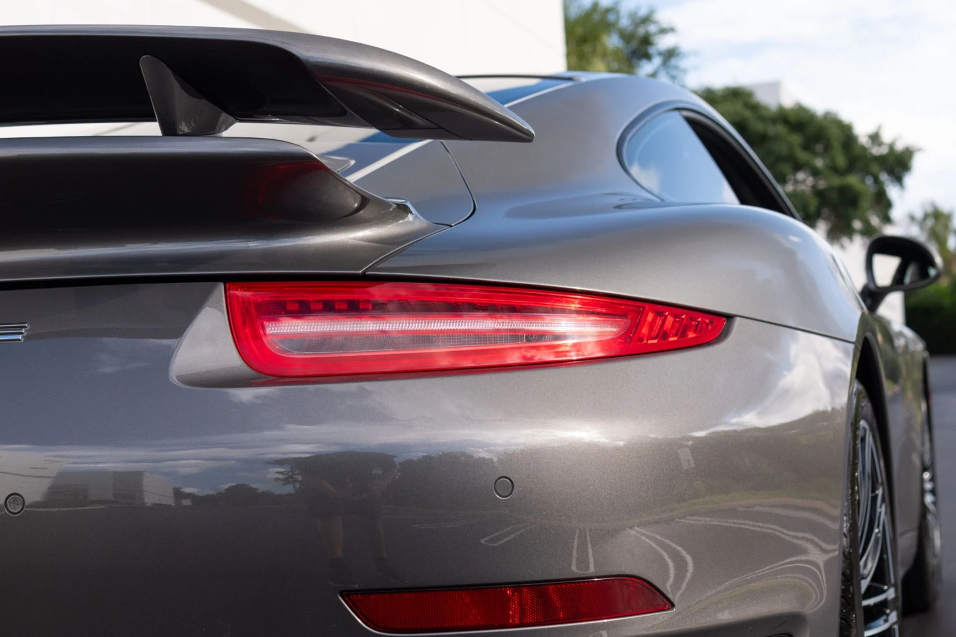 mph016_3978269002_Used_2014_Porsche_911_Turbo_S_1777344663_e2051a7b3c