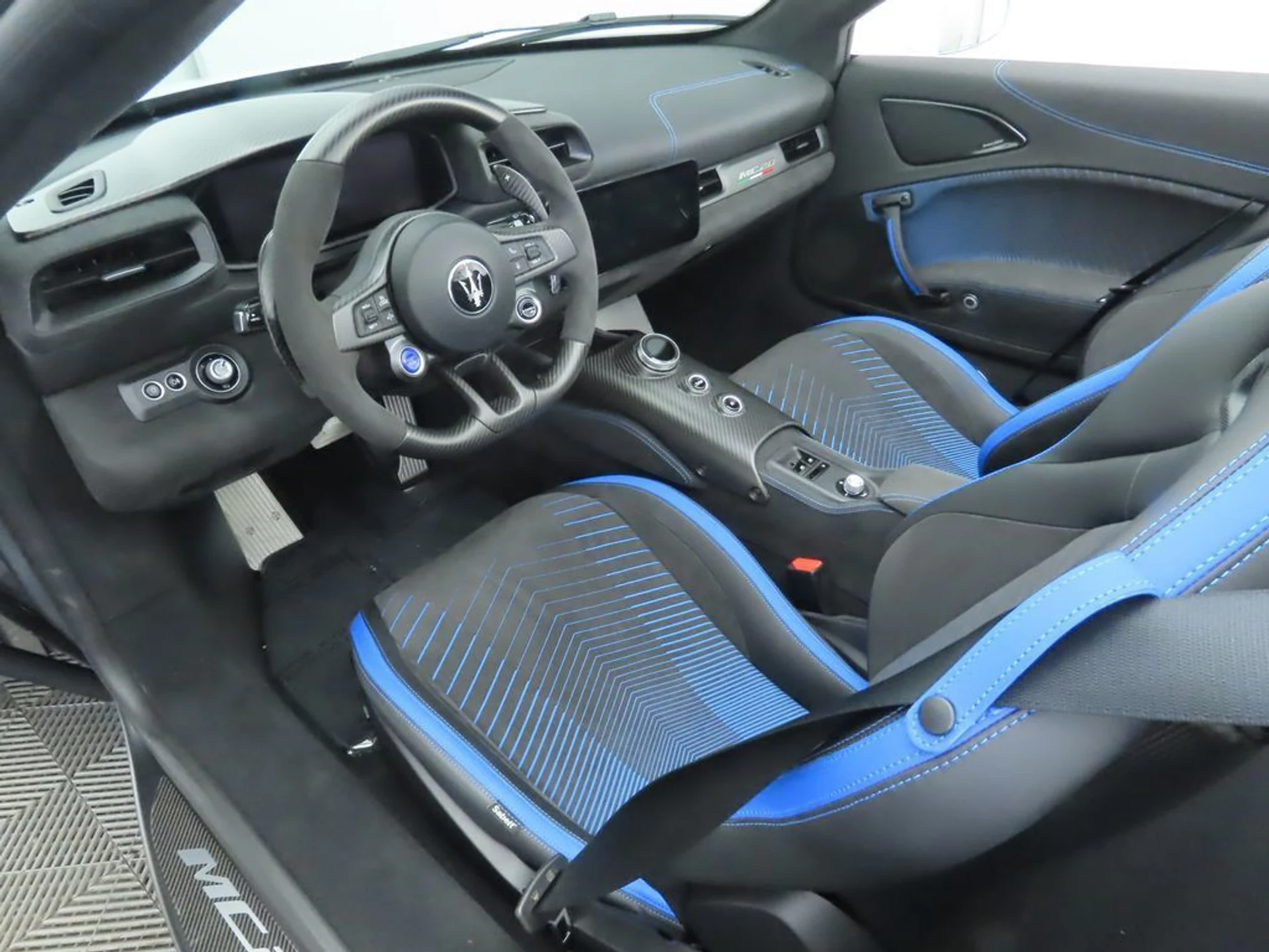 mph016_3983247524_used_2023_maserati_mc20_cieloconvertible_8119_22982884_17_1024_9b8e9b9bab