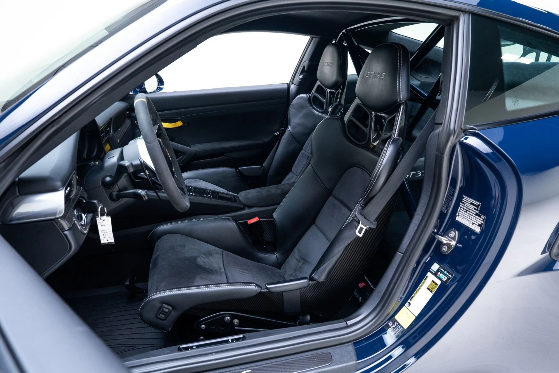 mph016_3994899211_Used_2016_Porsche_911_GT_3_RS_1774462832_7f96be2fbe