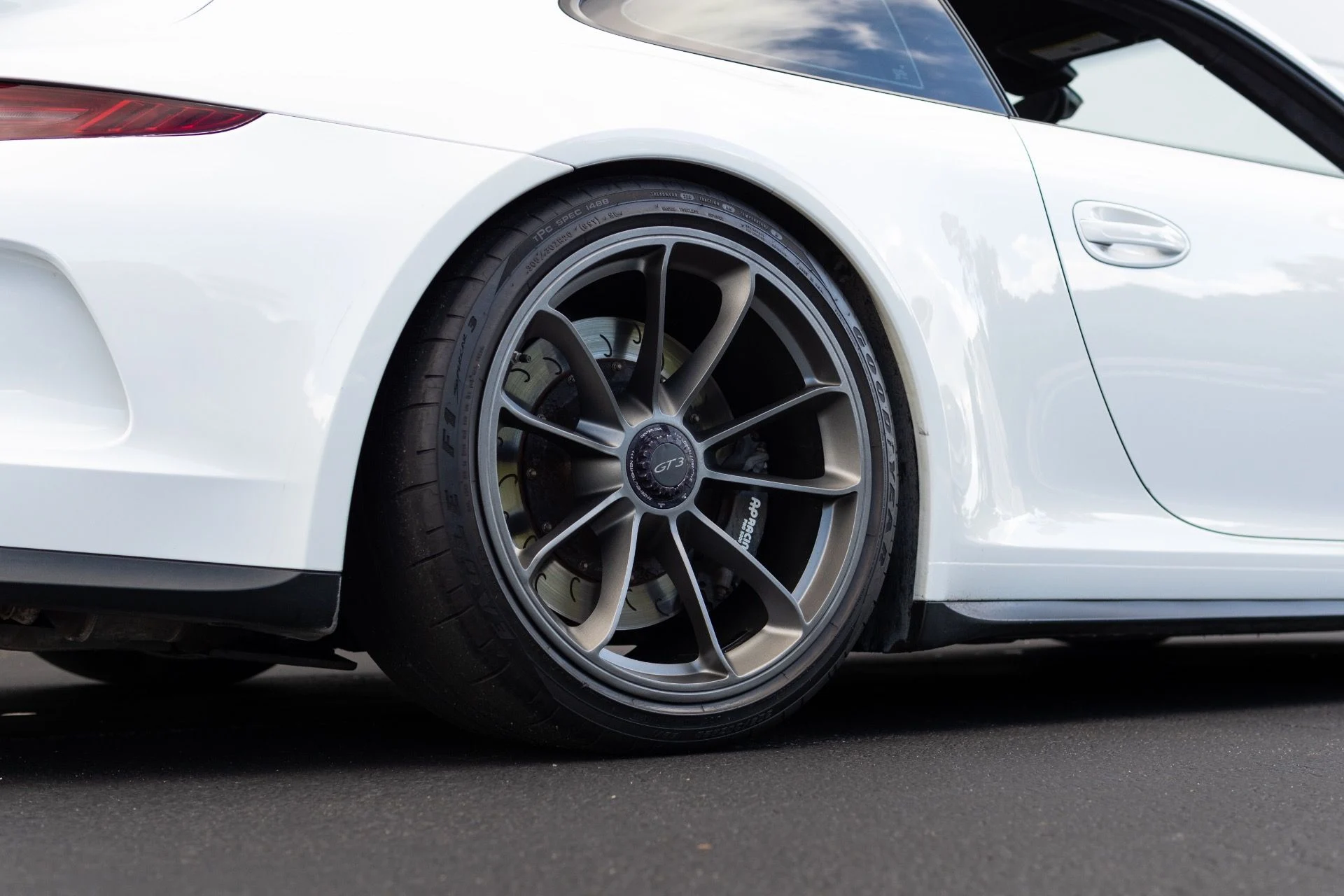 mph016_3995396670_Used_2015_Porsche_911_GT_3_1766771055_2bfcbabb65