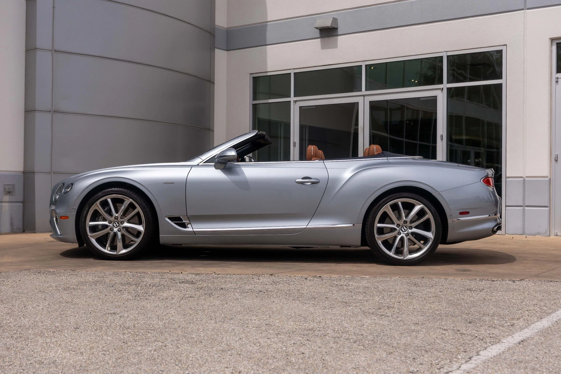 mph016_4001477970_Hi_Tech_Luxury_Imports_LLC_SCBDG_4_ZG_5_PC_006635_image_16_a496287204
