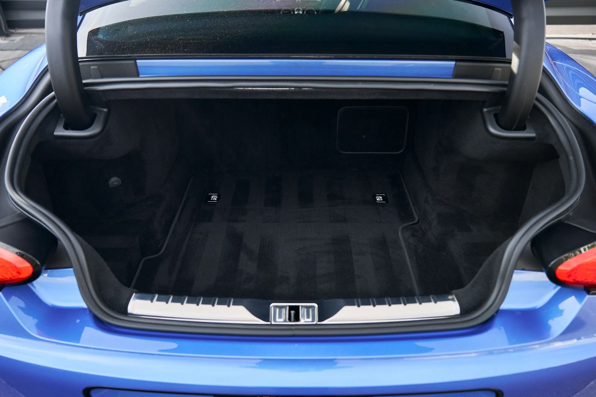 mph016_4001651947_Used_2023_Bentley_Continental_GT_Azure_1761755956_ca31874888