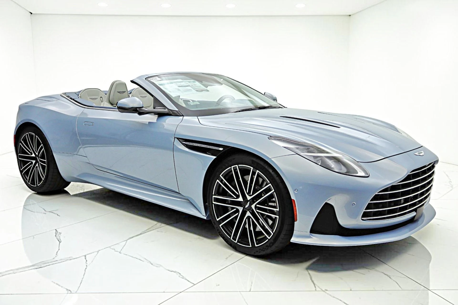 mph016_400214867_New_2026_Aston_Martin_DB_12_Volante_e26ca1050b