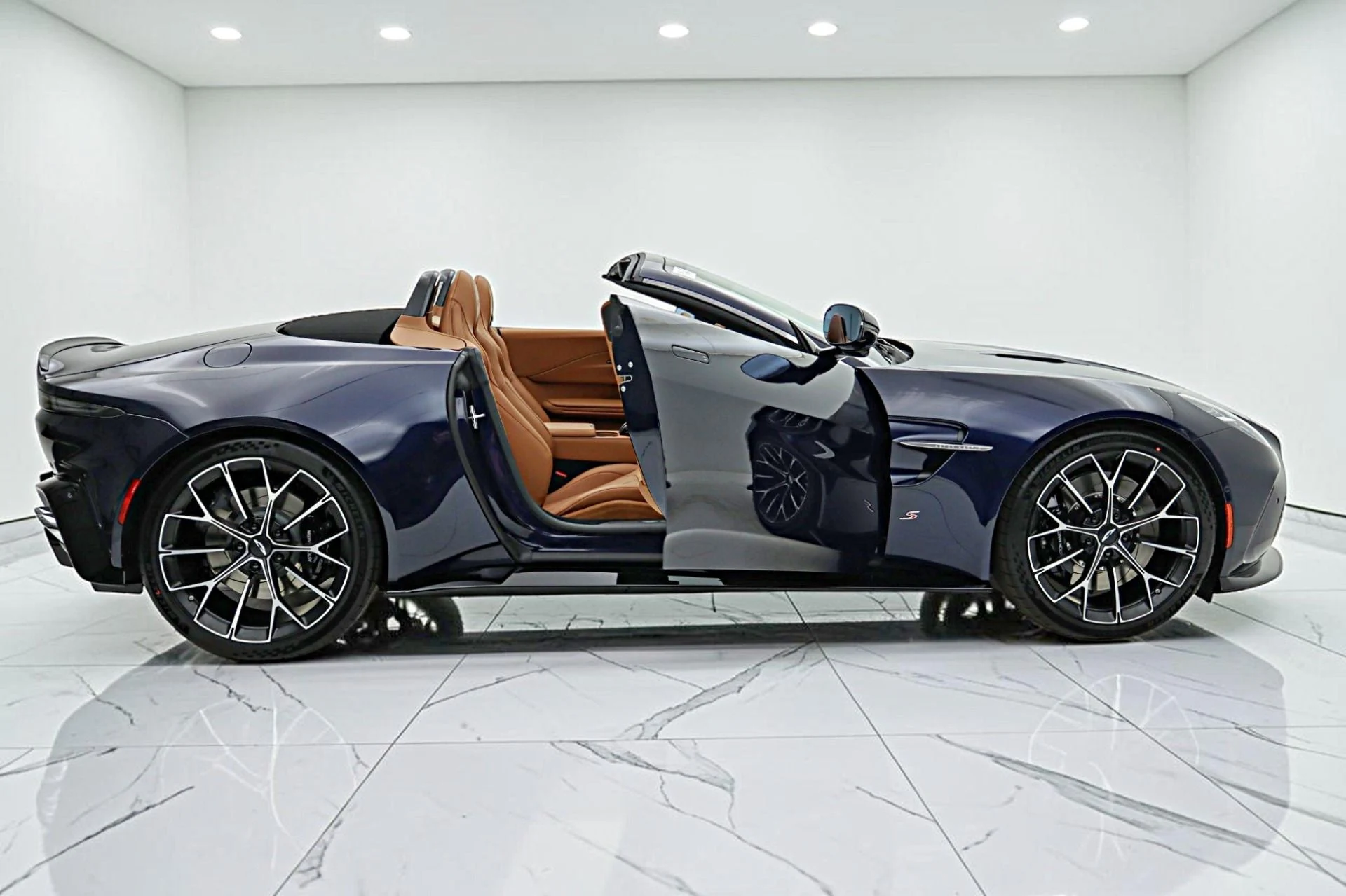mph016_4005519702_New_2026_Aston_Martin_Vantage_S_Roadster_68d53ac1ab