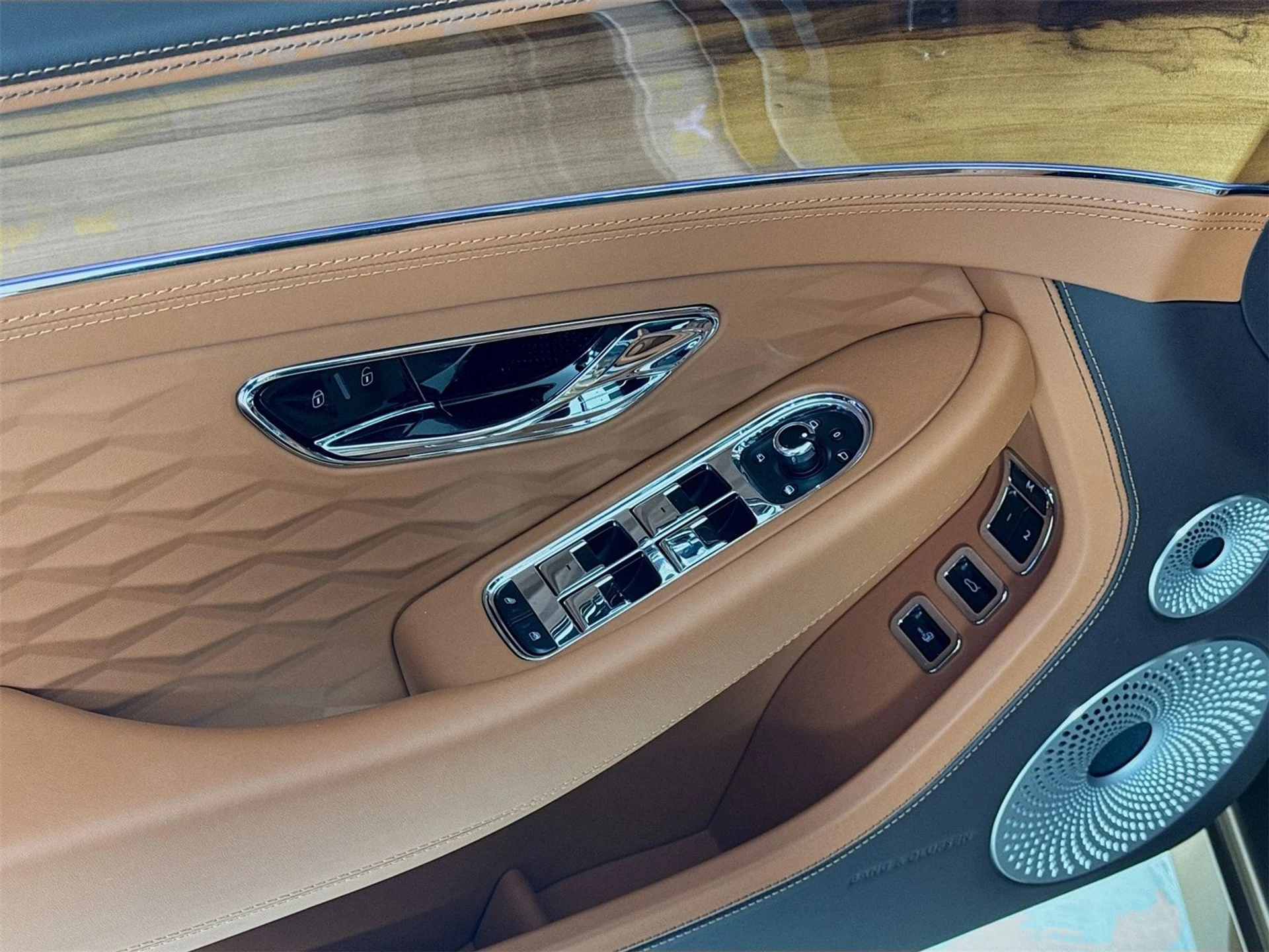 mph016_4010016755_3a771b393ea64291fb7f524f897c2766x_1f21c94705