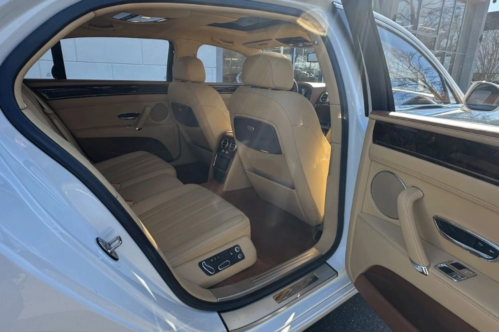 mph016_4016023282_Used_2014_Bentley_Flying_Spur_1773932155_7da03d95c5