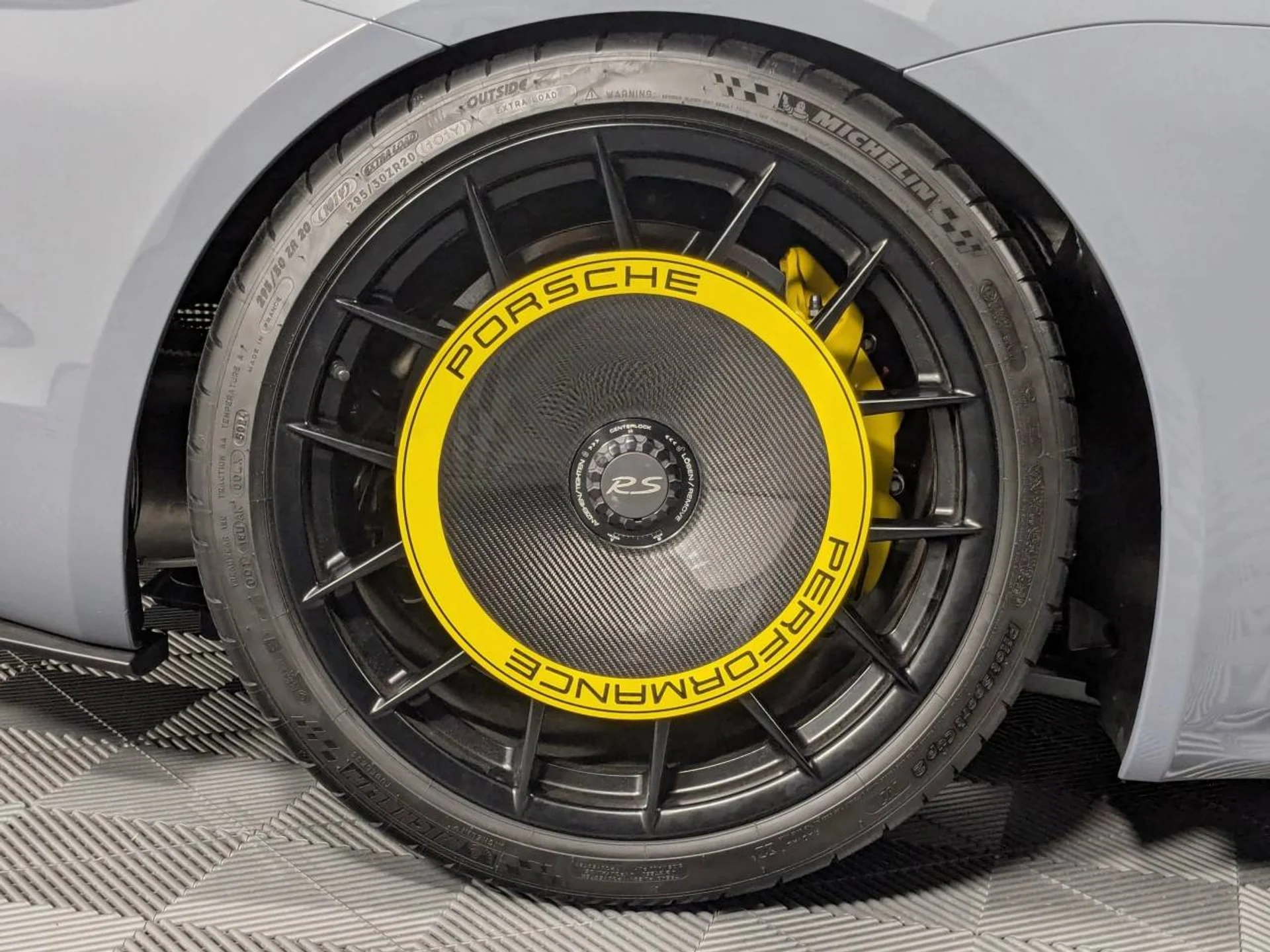 mph016_401913960_1280_4dd9b433ce