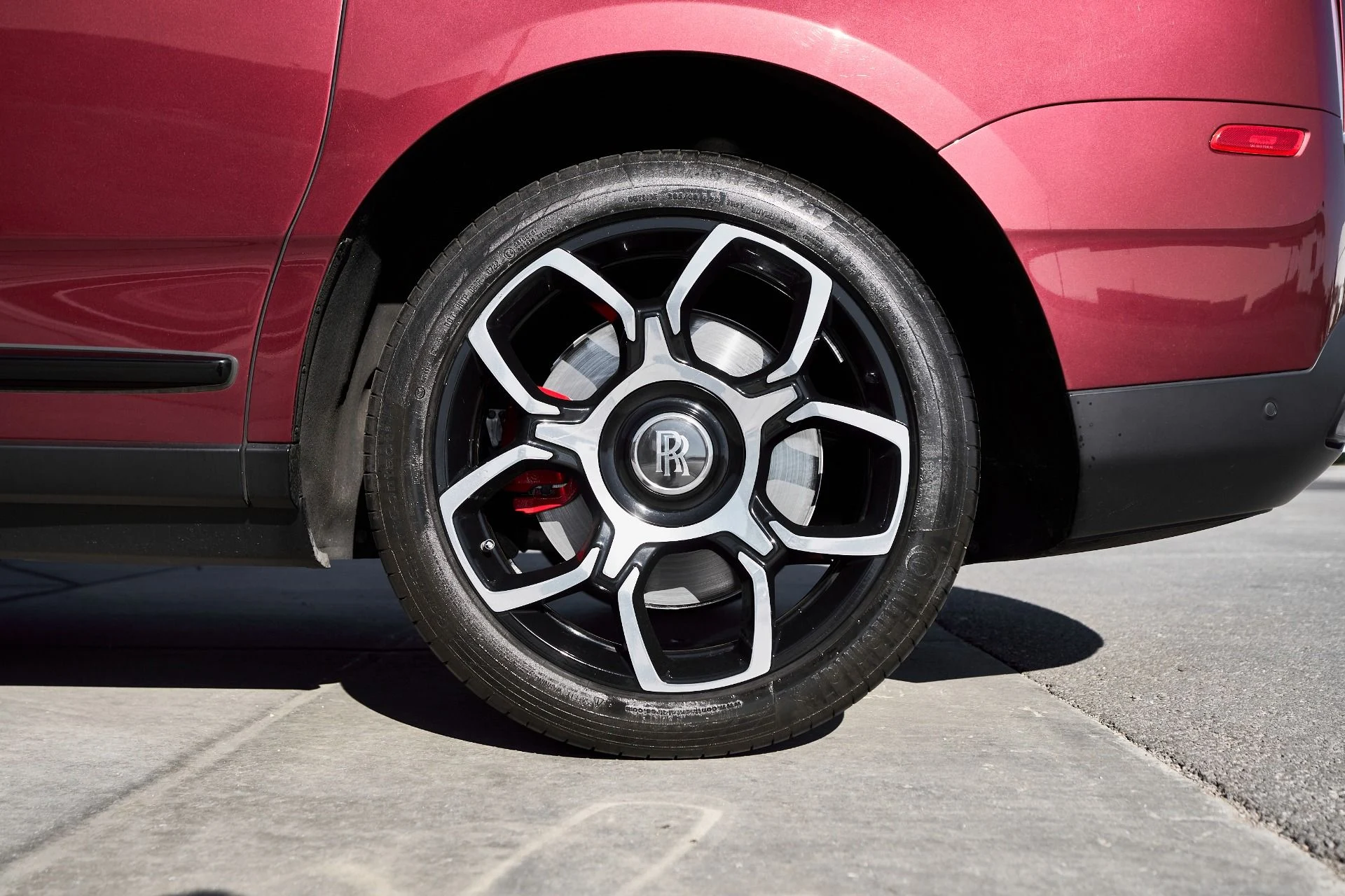 mph016_4028432324_Used_2022_Rolls_Royce_Cullinan_Black_Badge_1764038707_7038831430