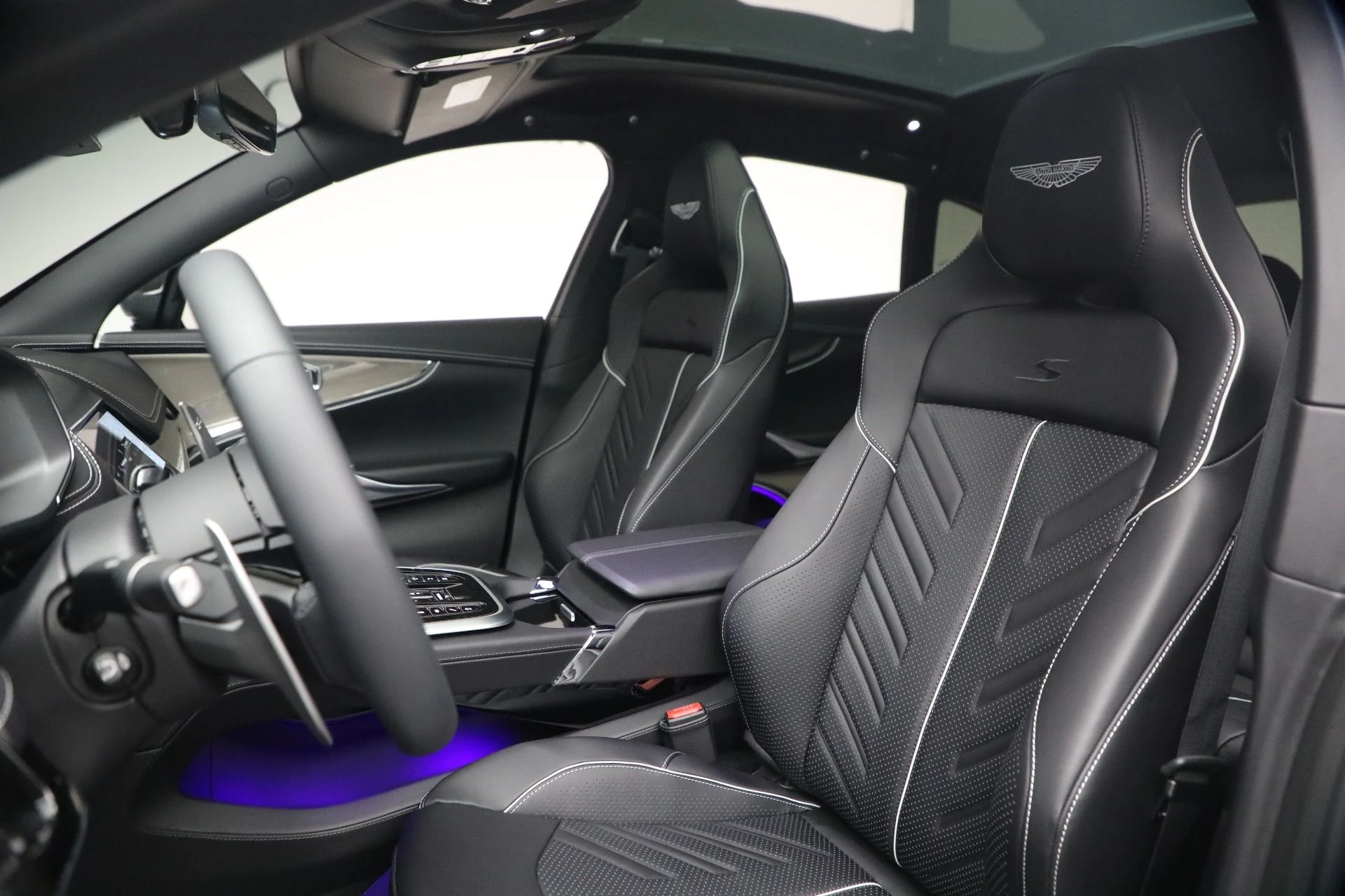 mph016_4031680840_New_2026_Aston_Martin_DBX_S_1767984157_28f21a6cd7