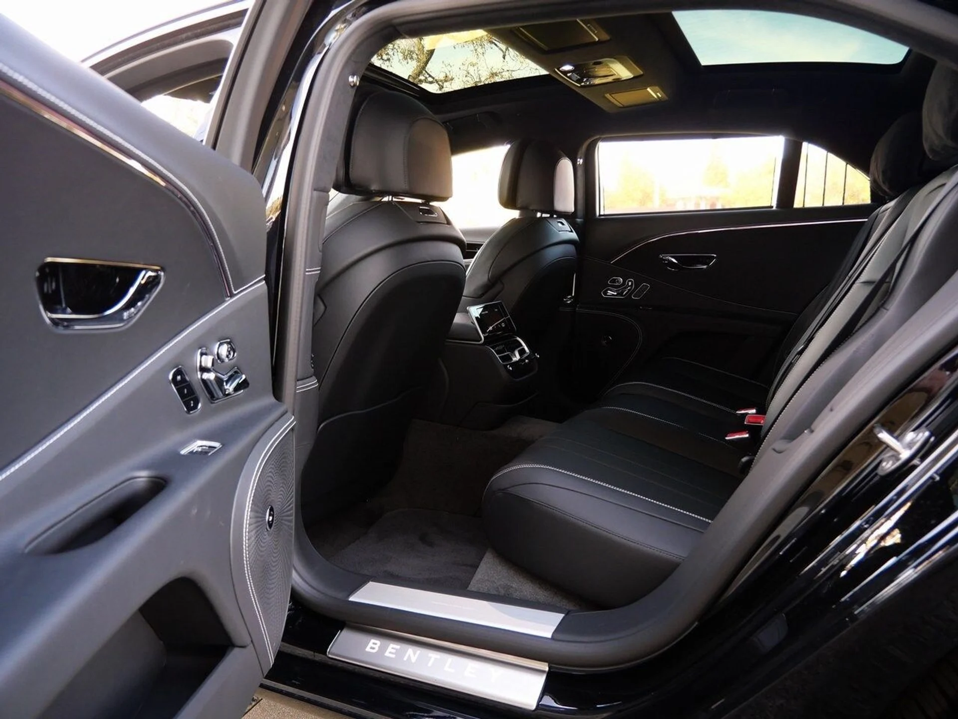 mph016_4033275209_83496b813f41d8e652b441c30c166134x_1942ccbe02