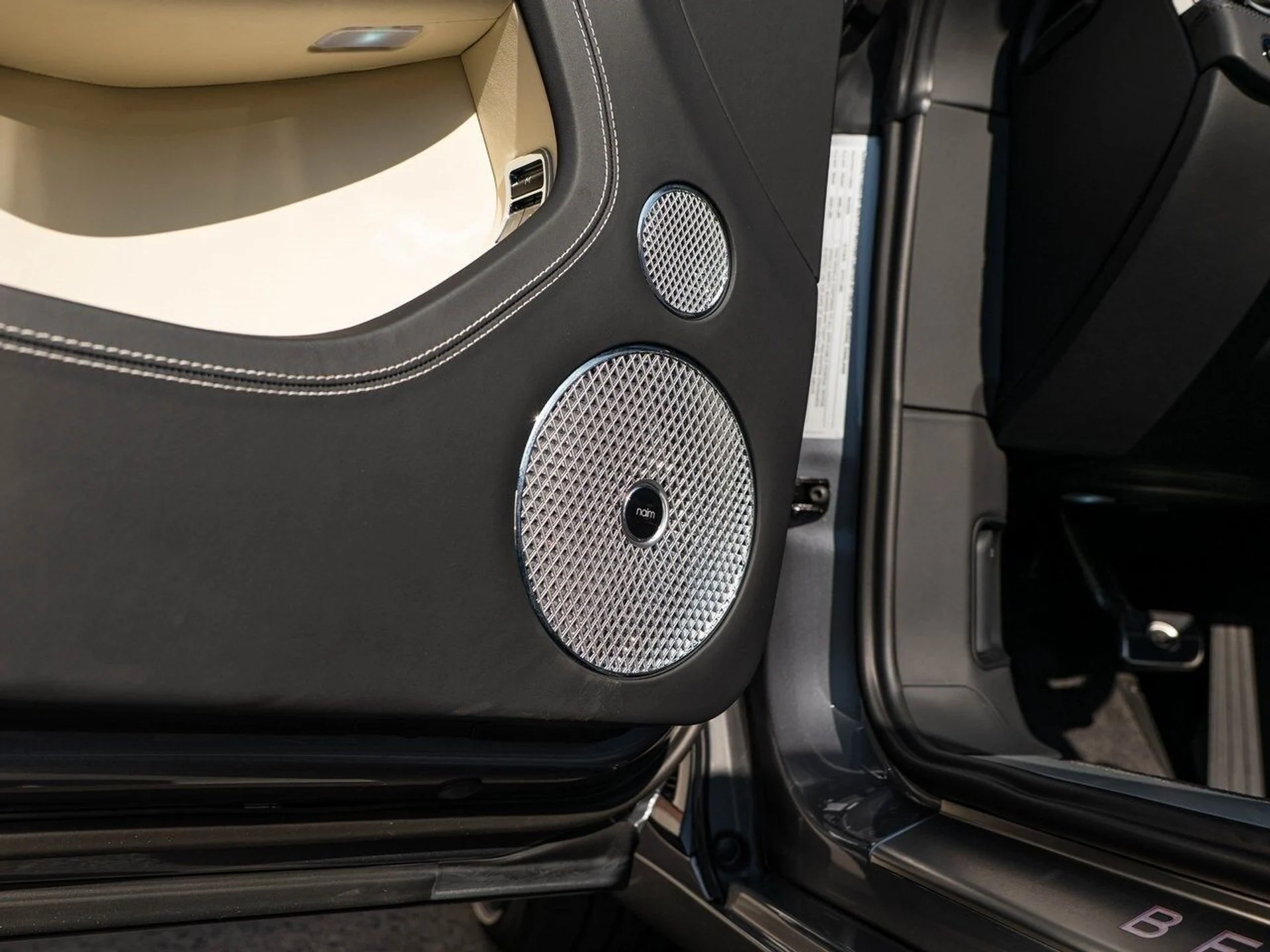 mph016_4038703104_9cfe066a9a3a463eab42c56d0b46d93fx_d3430e3dce