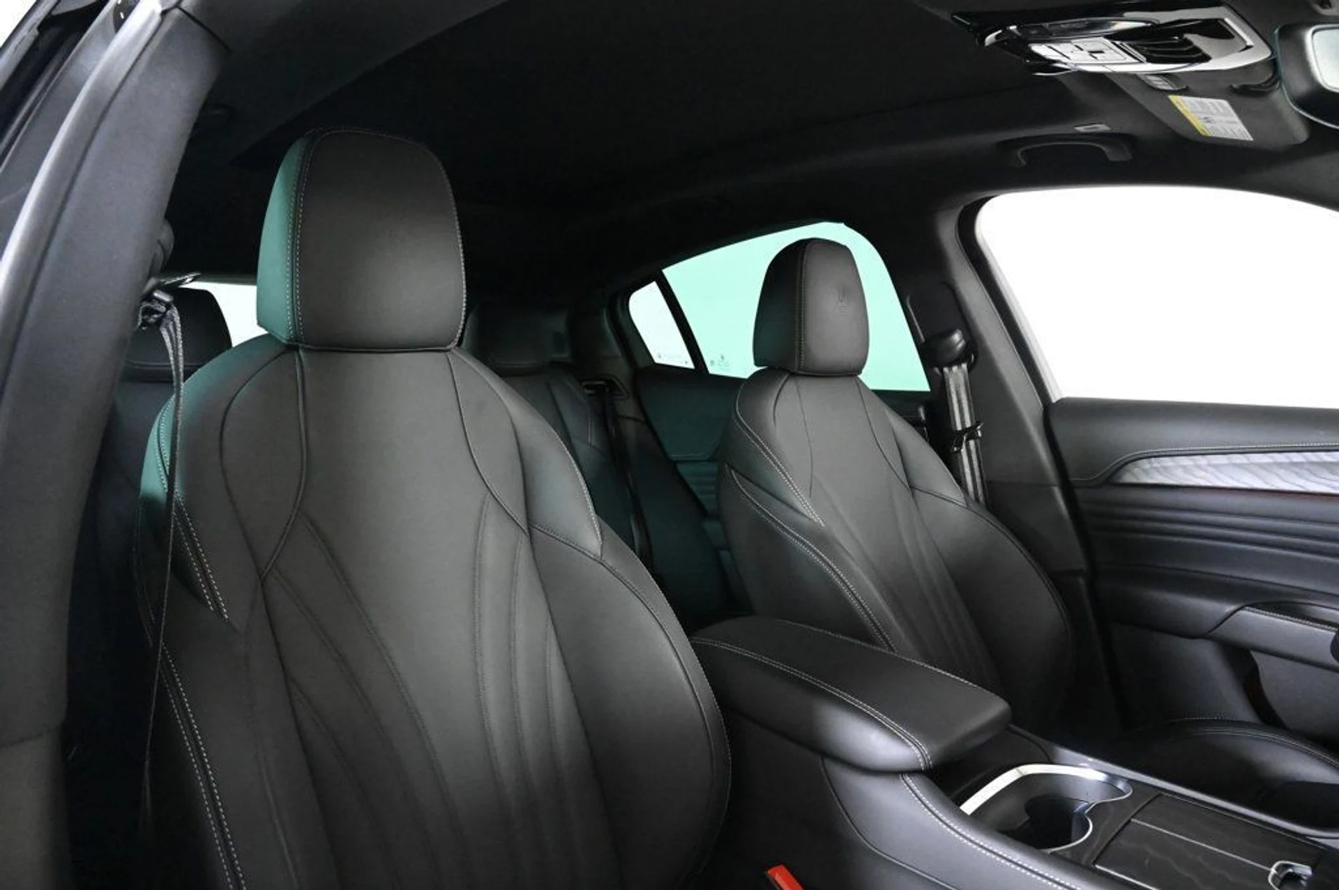 mph016_4048270261_used_2025_maserati_grecale_modena_11350_22967674_16_1024_da79758161