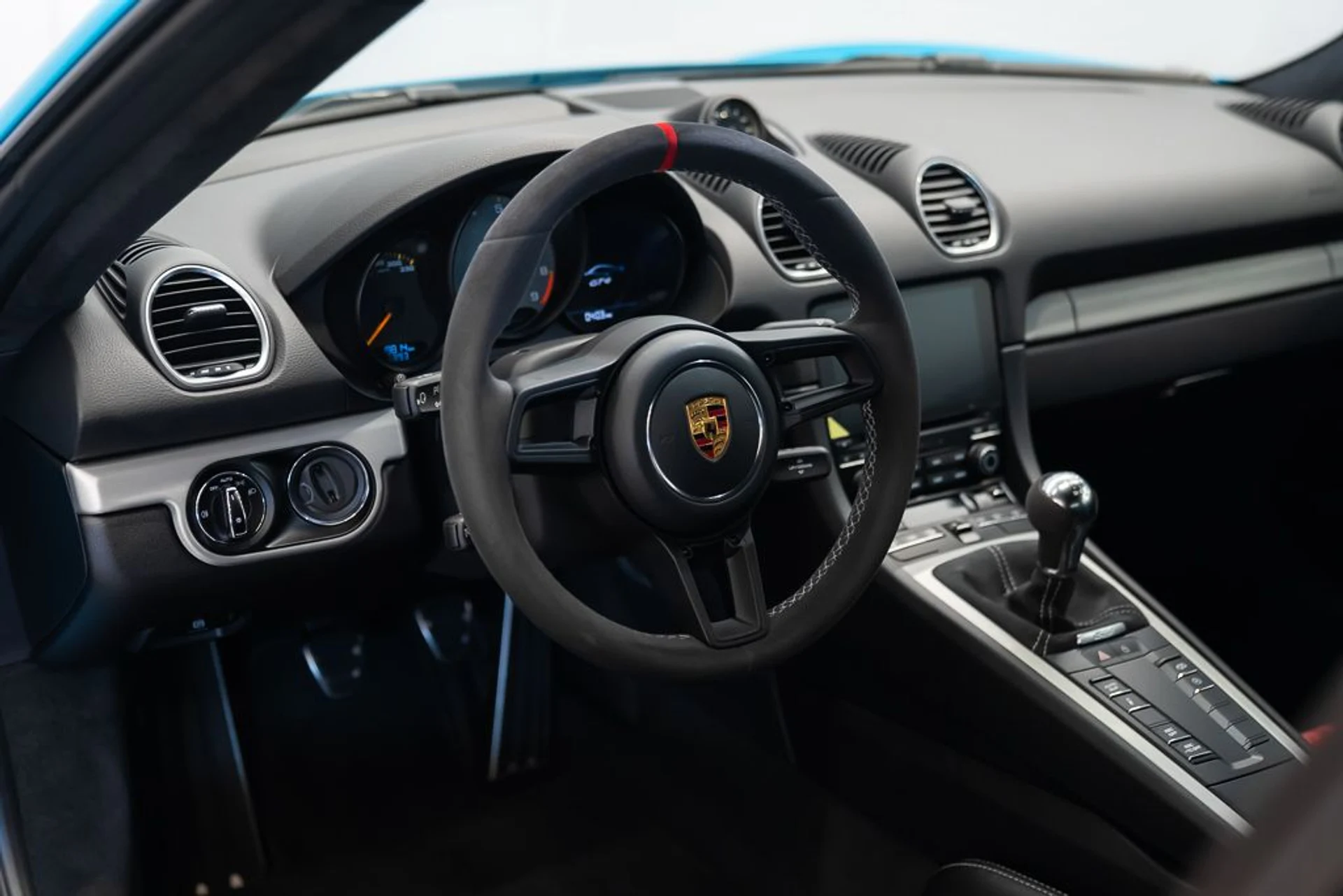 mph016_4049706463_porsche_718_cayman_2020_jpg_v_1762977388_4fde7196d5