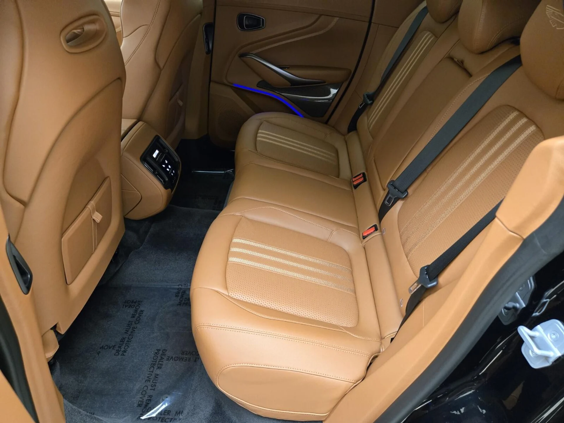 mph016_4054566015_New_2026_Aston_Martin_DBX_707_1761716892_26c3e2f06e