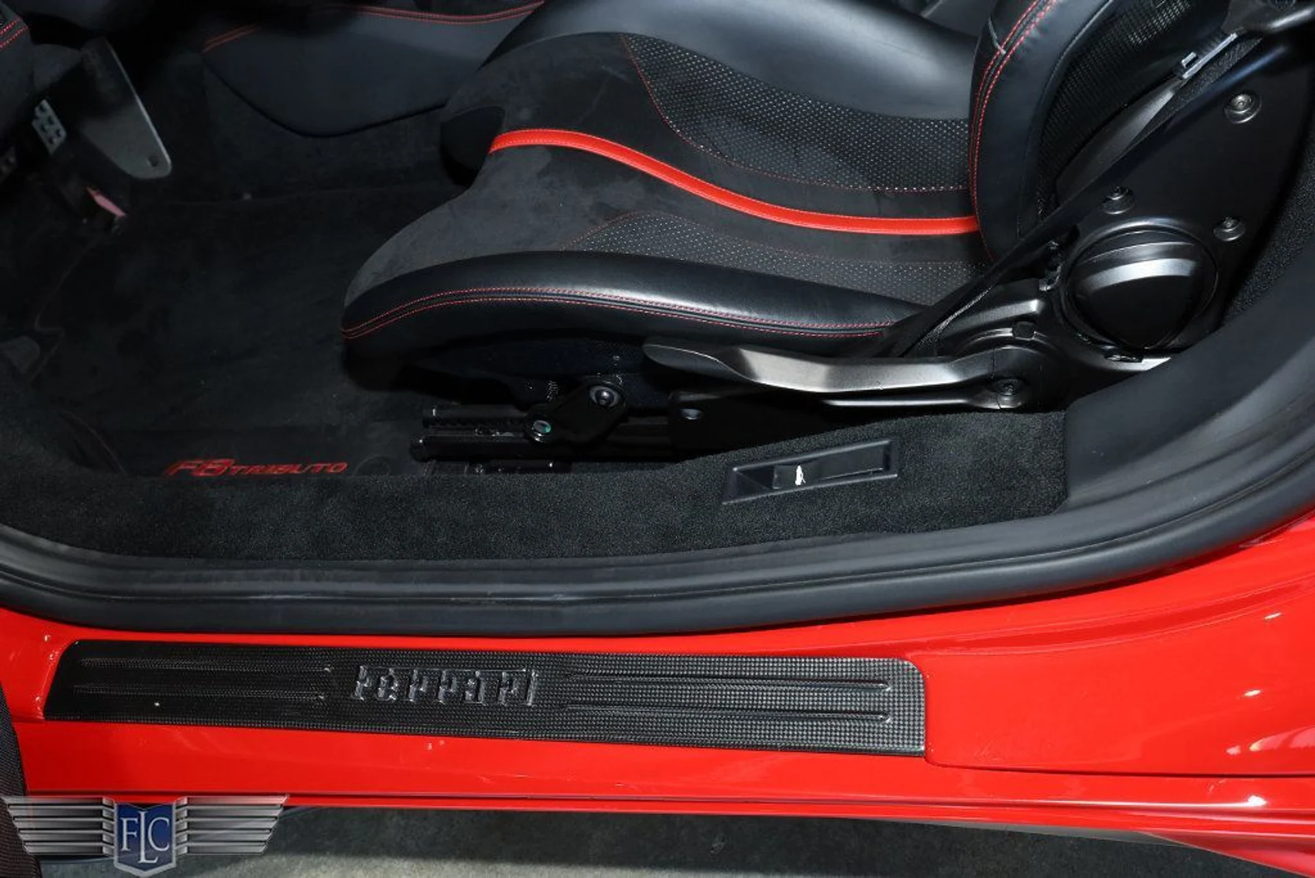 mph016_4055252977_used_2020_ferrari_f8_tributo_coupe_9689_22891893_17_1024_4189838734