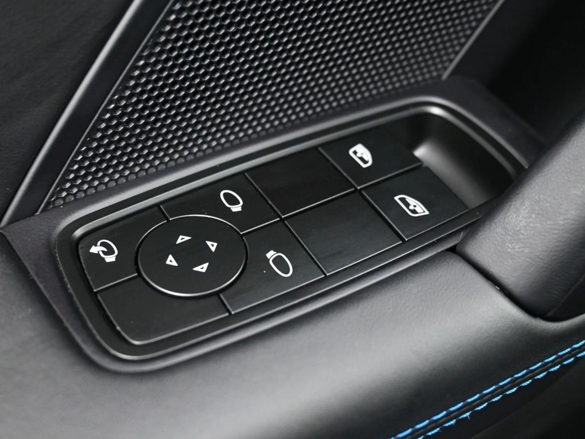 mph016_4060456358_8f1c3e8bfe28ca90375ece9d64a6c7e5x_dcd469ad17