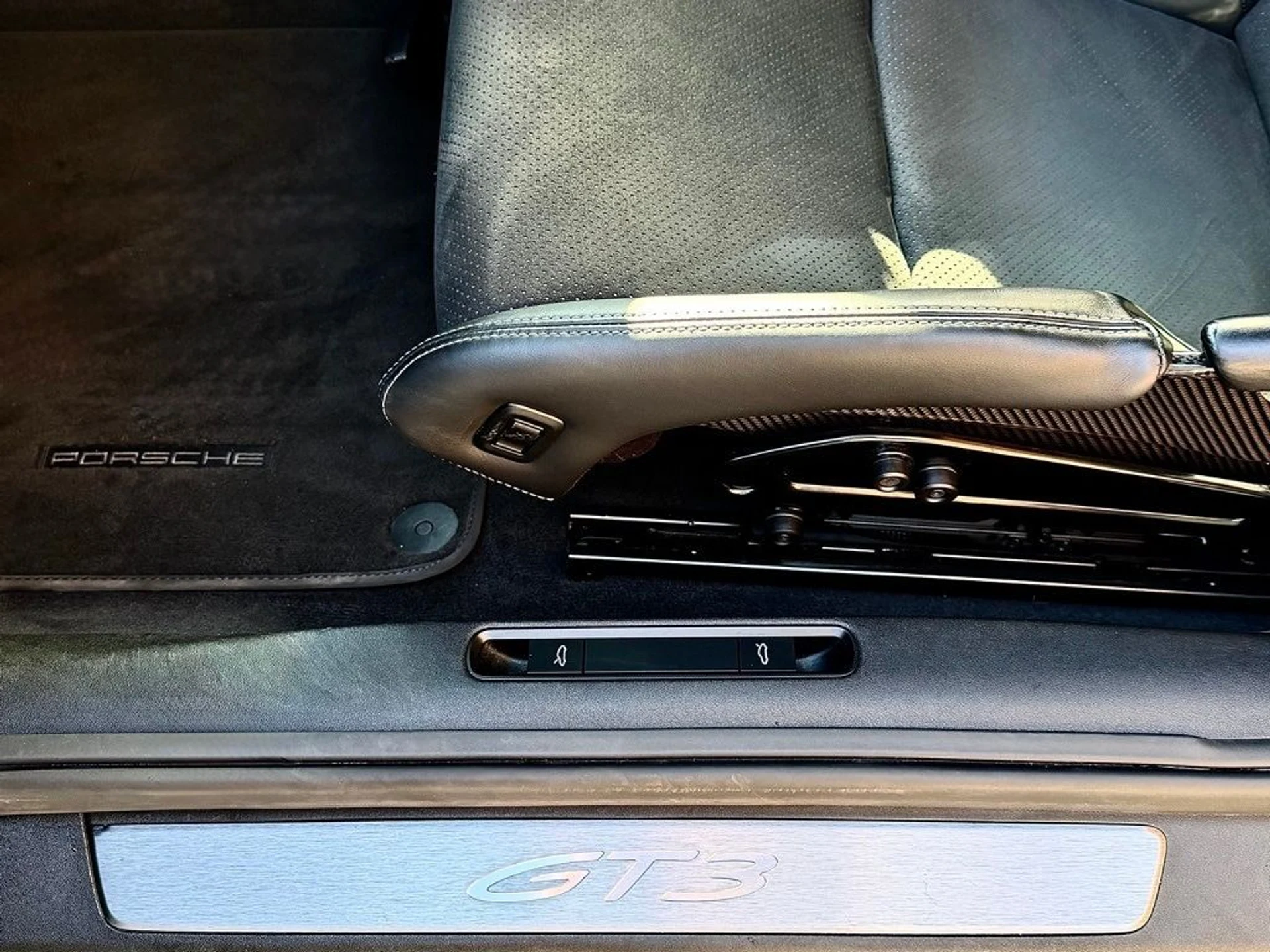 mph016_4069232860_076db94d34e5b4ab8e9c7c0dd457e506x_d075979ee2