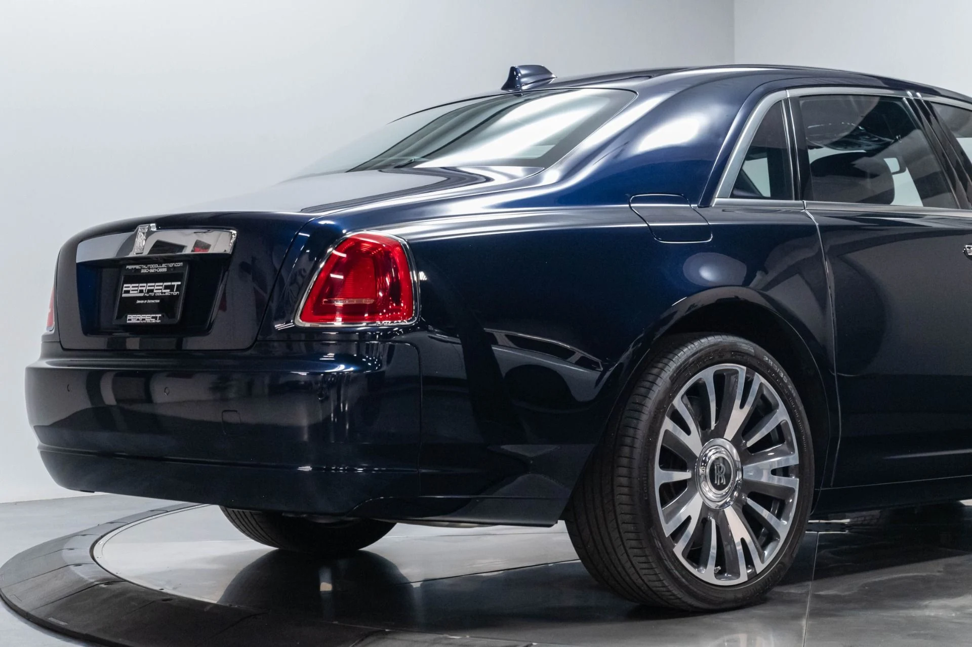 mph016_407939273_Used_2018_Rolls_Royce_Ghost_Base_1786492649_7ff3191777
