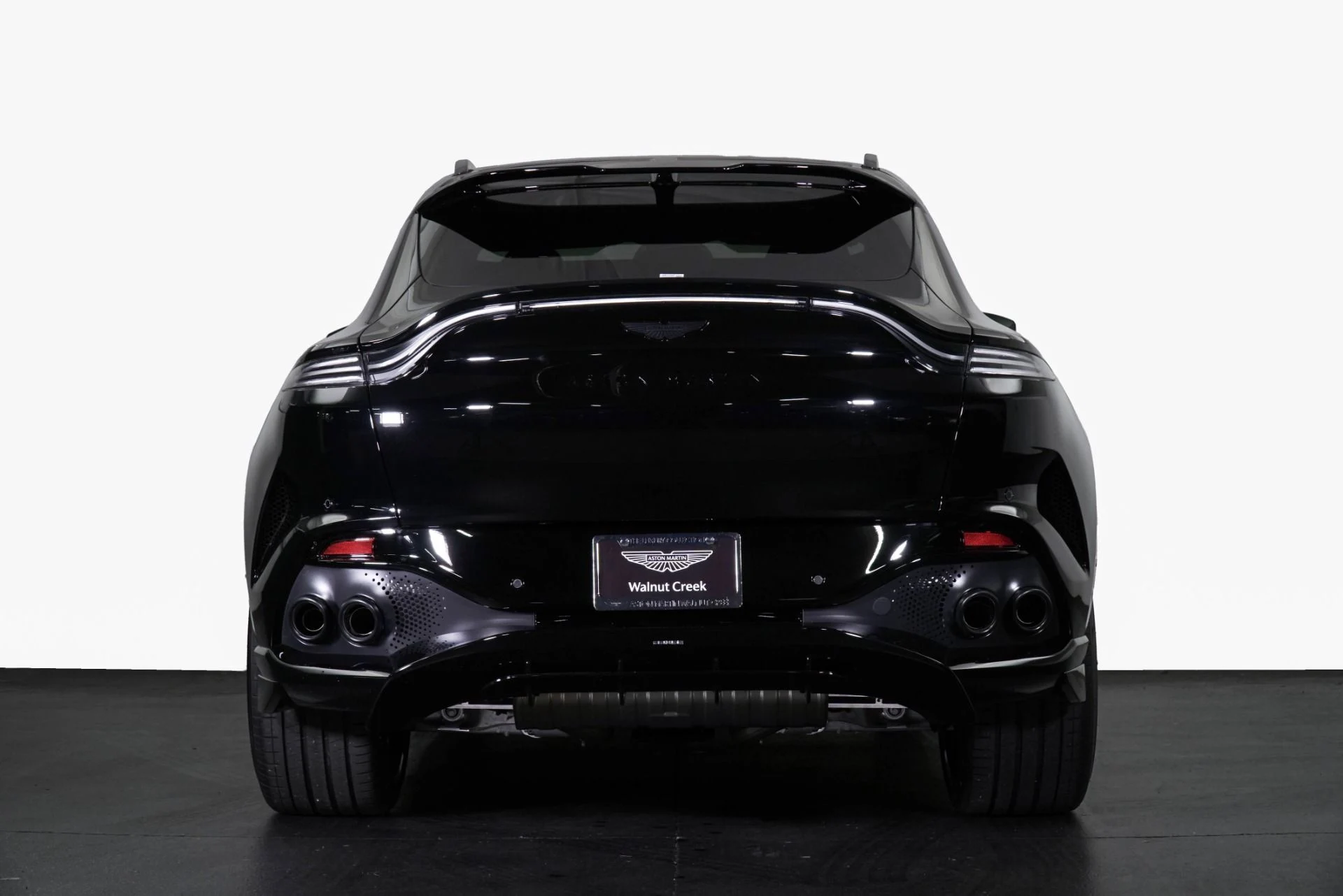 mph016_4084200570_New_2026_Aston_Martin_DBX_707_1765560873_ff61720e84