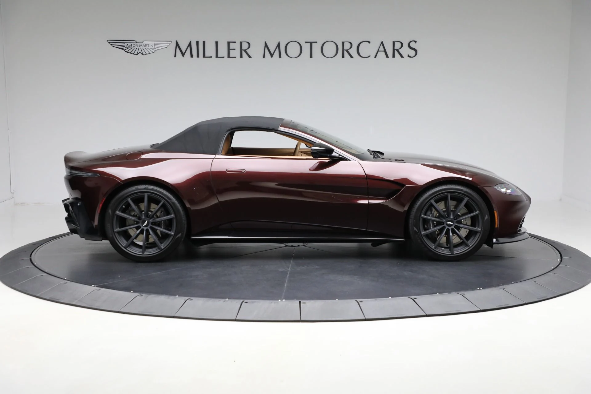 mph016_4084848109_Used_2022_Aston_Martin_Vantage_f1fb0a00ac