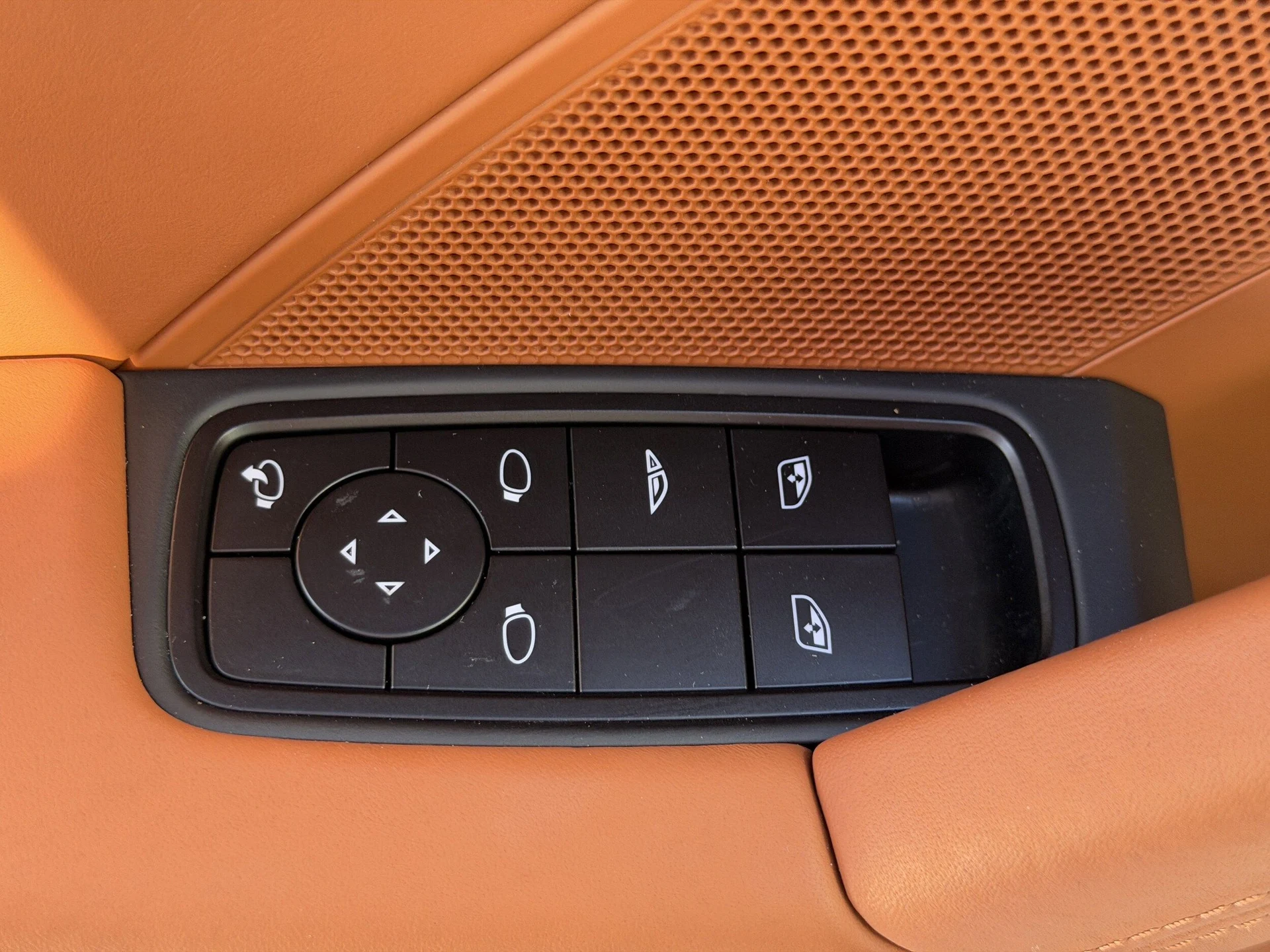 mph016_40854647_eeb86647864573cb3ec95c83a5fc4fa0x_16110ca0ee