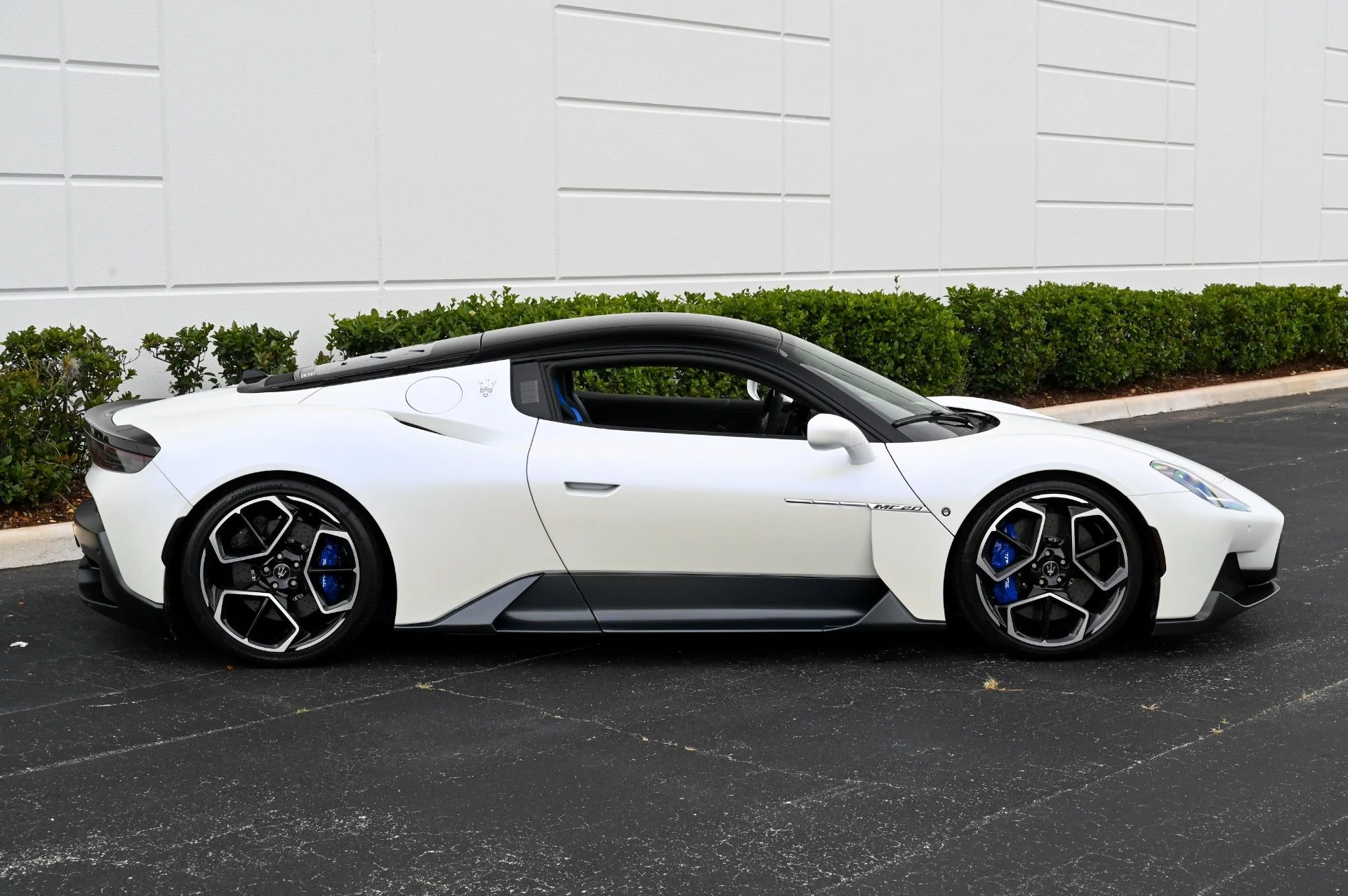 mph016_4087794205_Used_2022_Maserati_MC_20_1715696604_b4ac1d6982