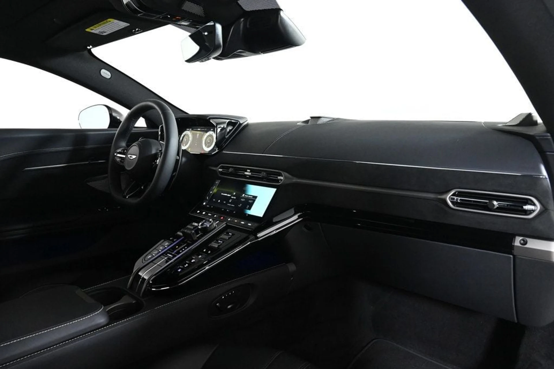 mph016_4090637684_used_2026_aston_martin_vantage_11350_22917538_16_1024_34b5d301c0