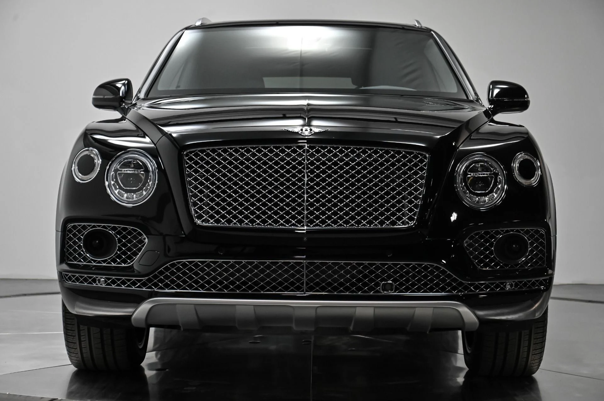 mph016_4096907233_Used_2018_Bentley_Bentayga_W12_1756239179_7ca5d0071f