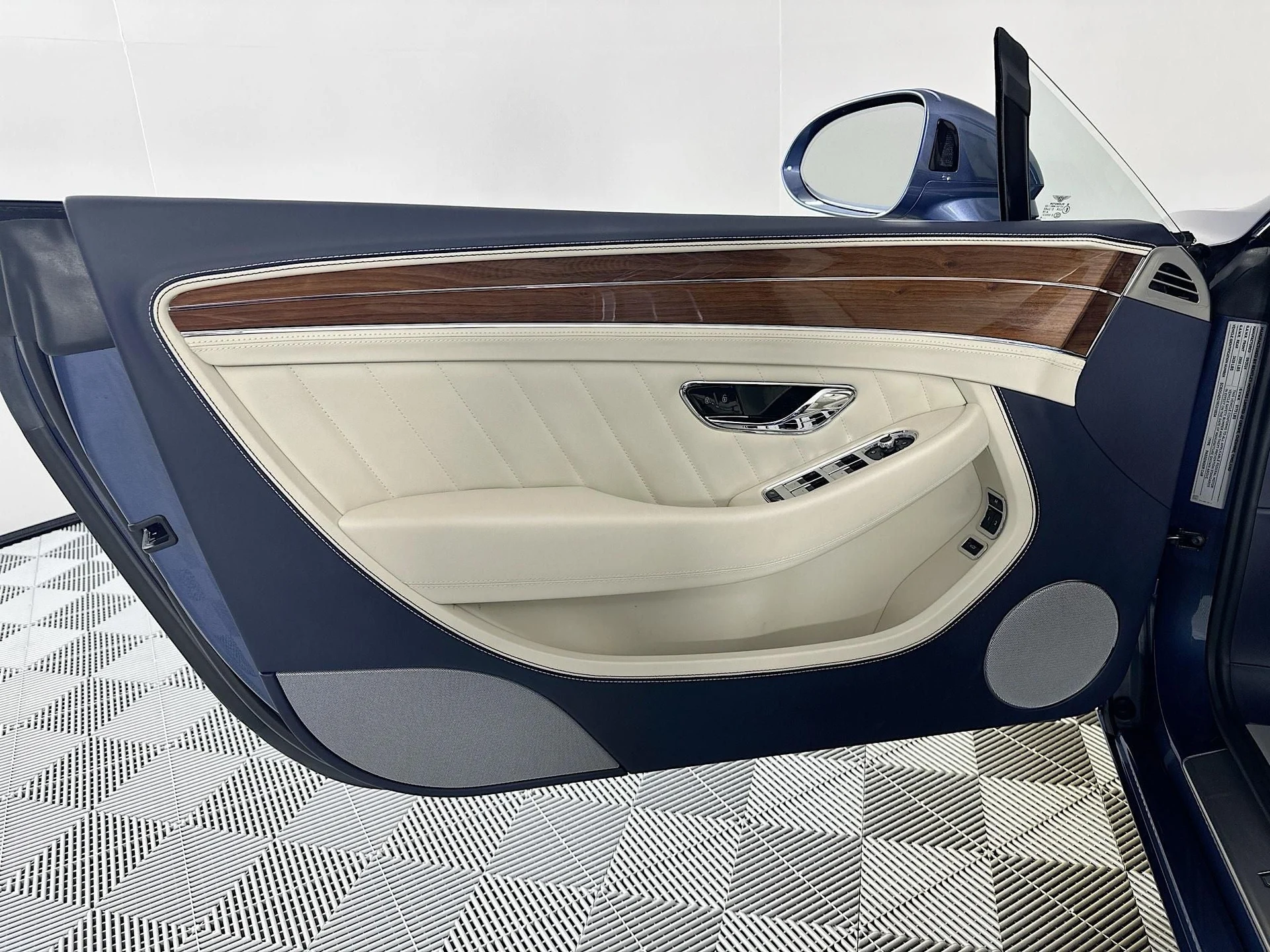 mph016_4096960956_17_af8b9aae20