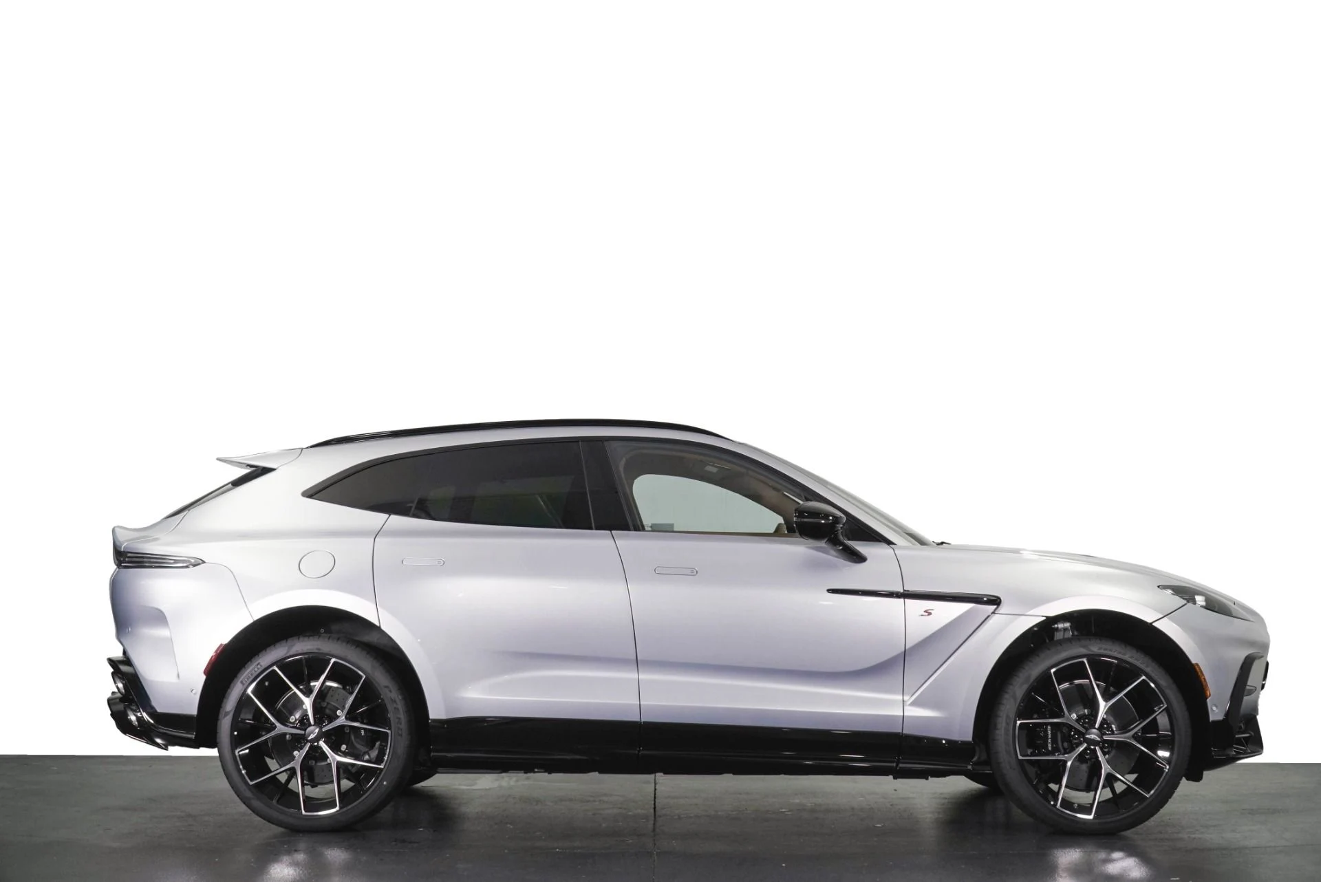 mph016_4097324999_New_2026_Aston_Martin_DBX_S_1790626879_6d70616dc8
