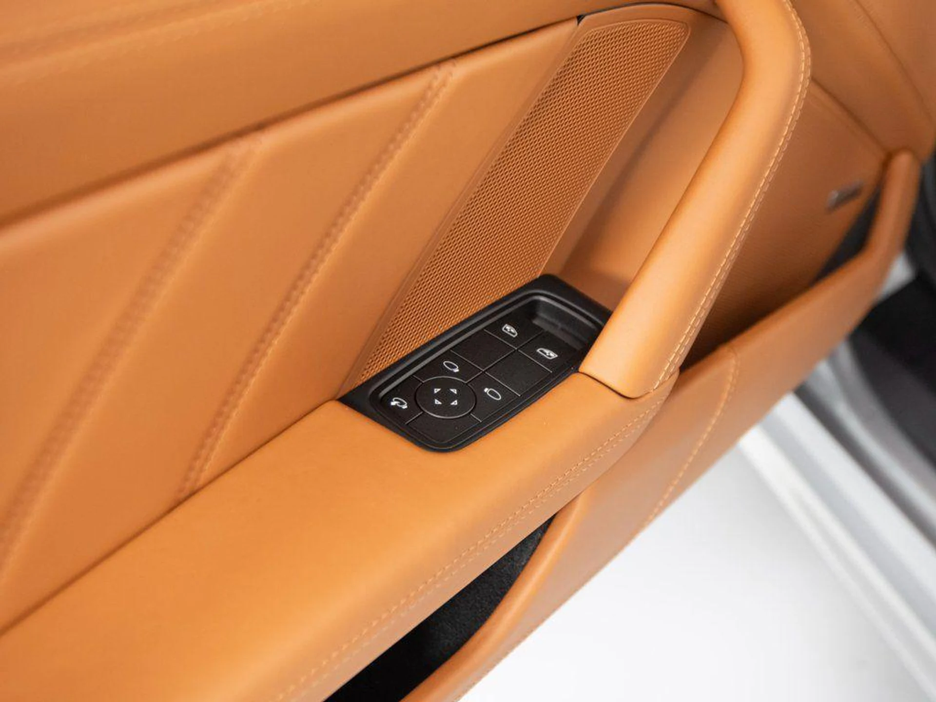 mph016_4102441958_yh_Ntm_Di_Mbdm_B_Ihov_R31c_H_Ng_MH_Rs_537064f4d1