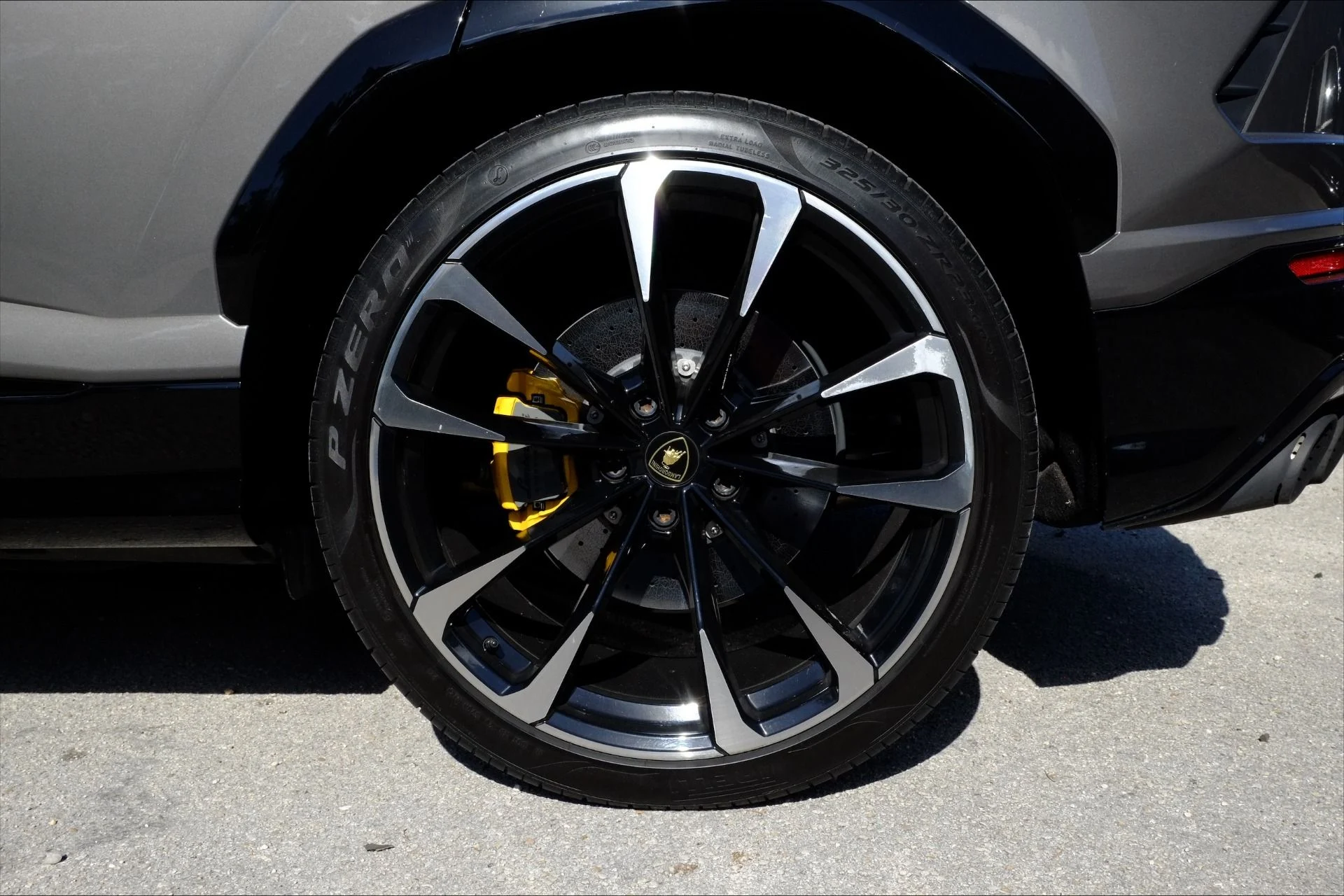 mph016_4104531171_Used_2021_Lamborghini_Urus_1776122298_9e19e881a4