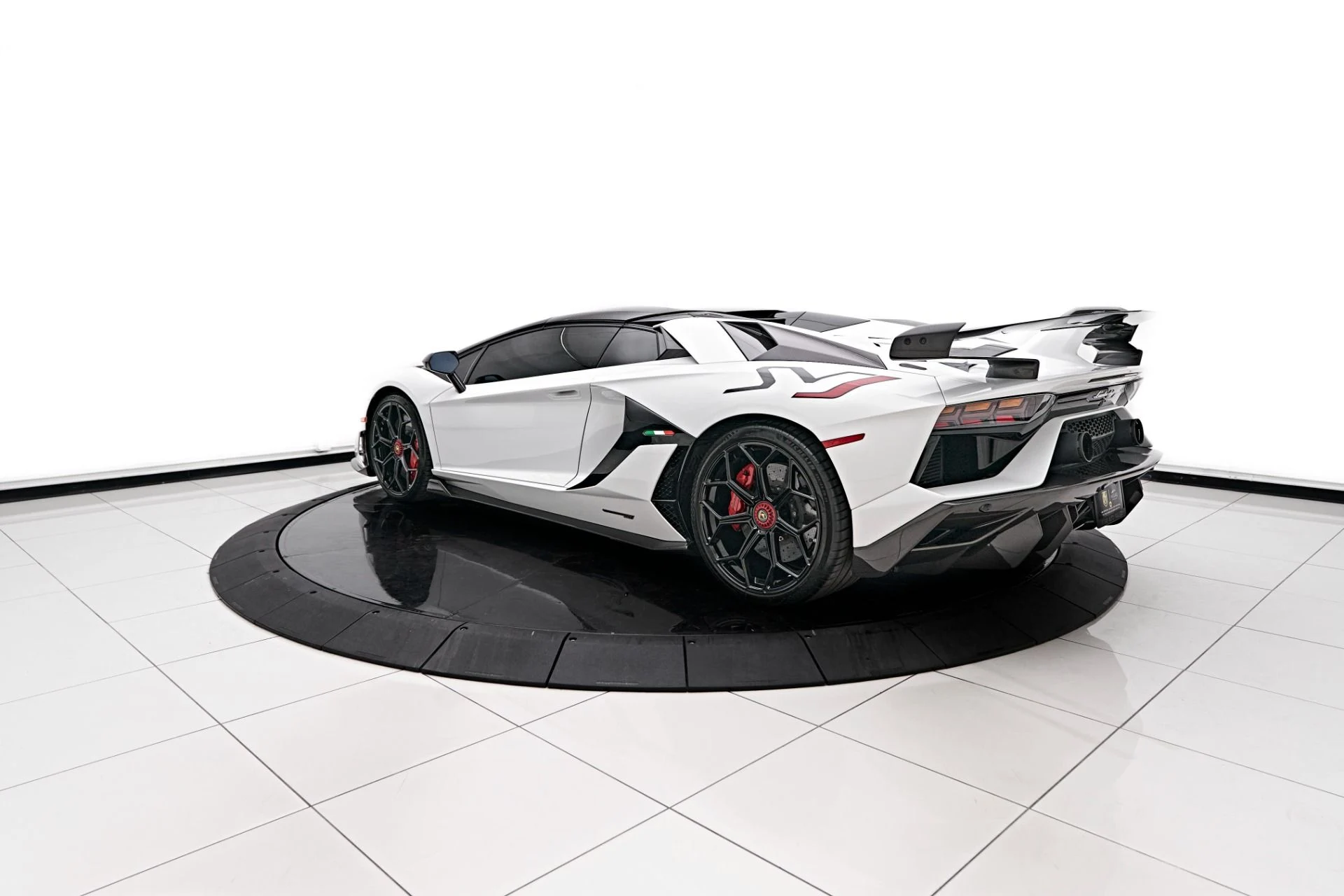 mph016_4106075904_Used_2021_Lamborghini_Aventador_SVJ_Base_1722739728_181d19dc89
