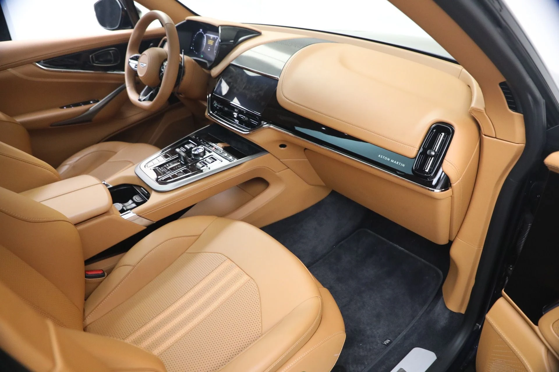 mph016_4107244423_Used_2026_Aston_Martin_DBX_707_1780937257_c4945e21f5