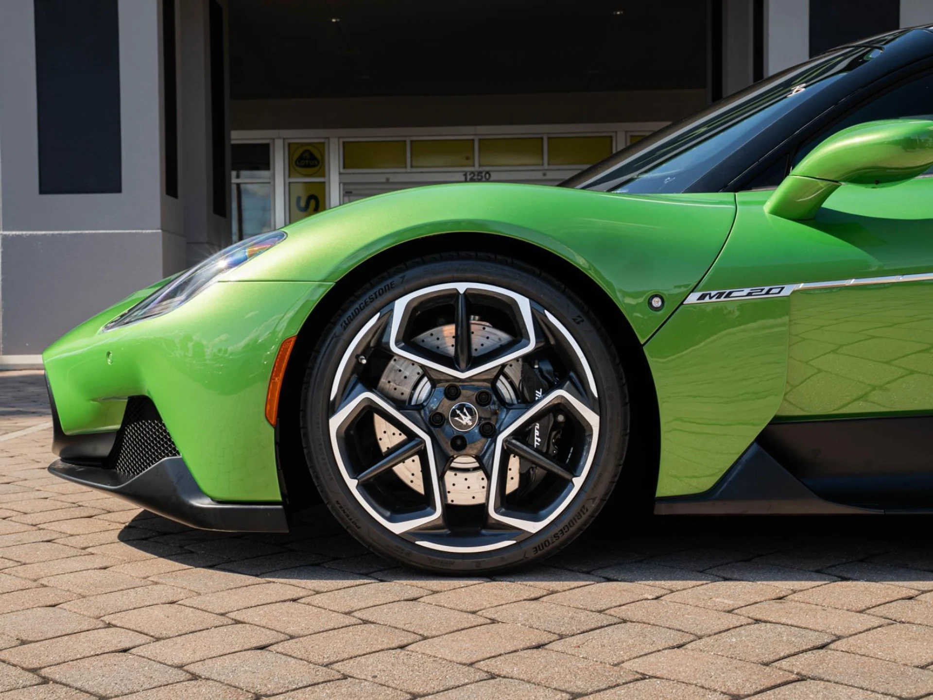 mph016_4107764654_Used_2023_Maserati_MC_20_Cielo_1769250111_53299d39f8