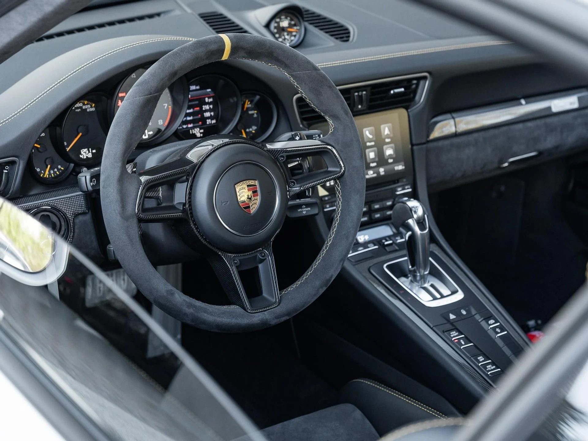 mph016_4110144895_Used_2018_Porsche_911_GT_2_RS_1763589946_d2e3cf2a3a