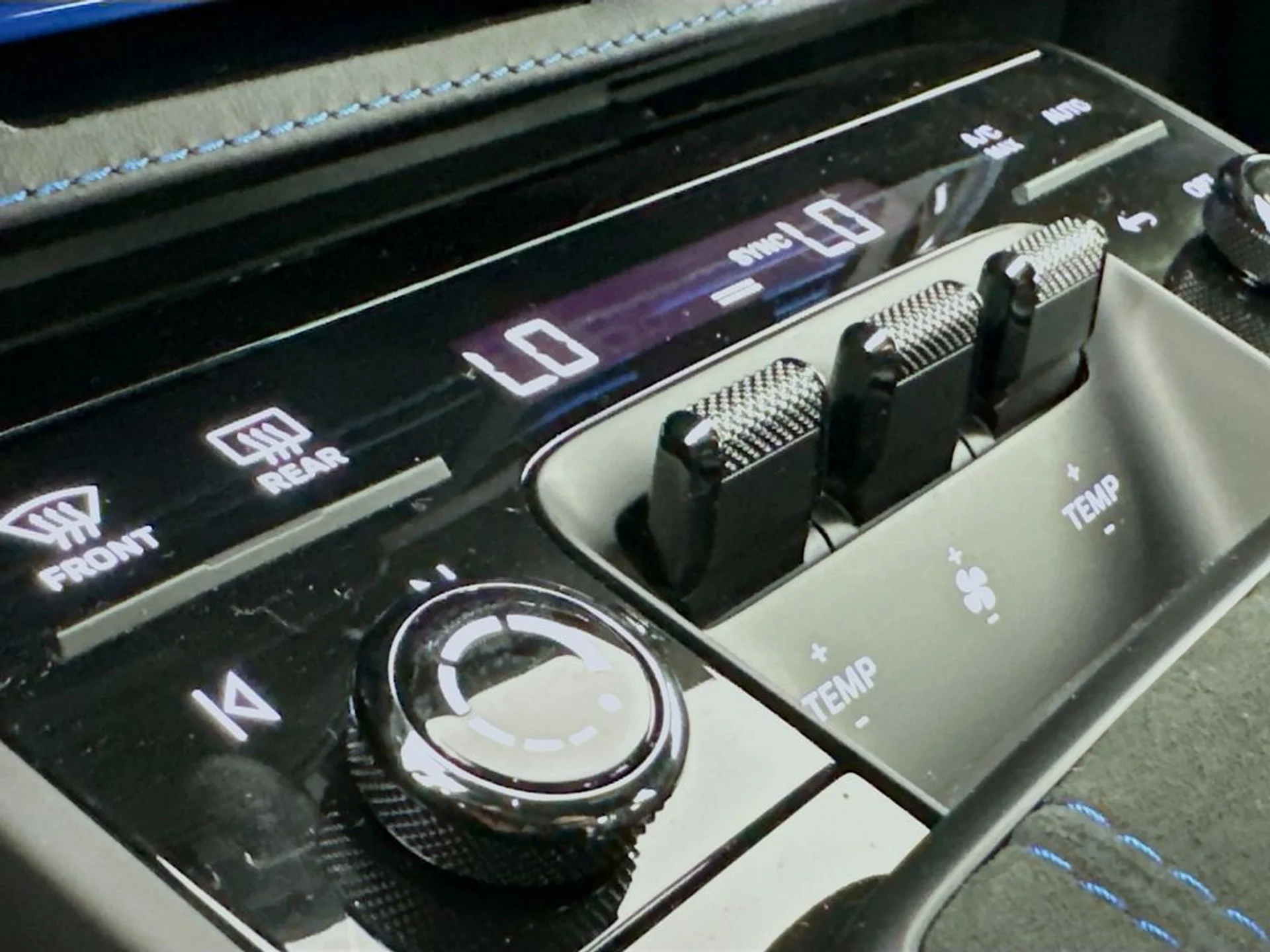 mph016_4114972148_62793359e9d3c90570253fd5d2d45c05x_73f5089d0d