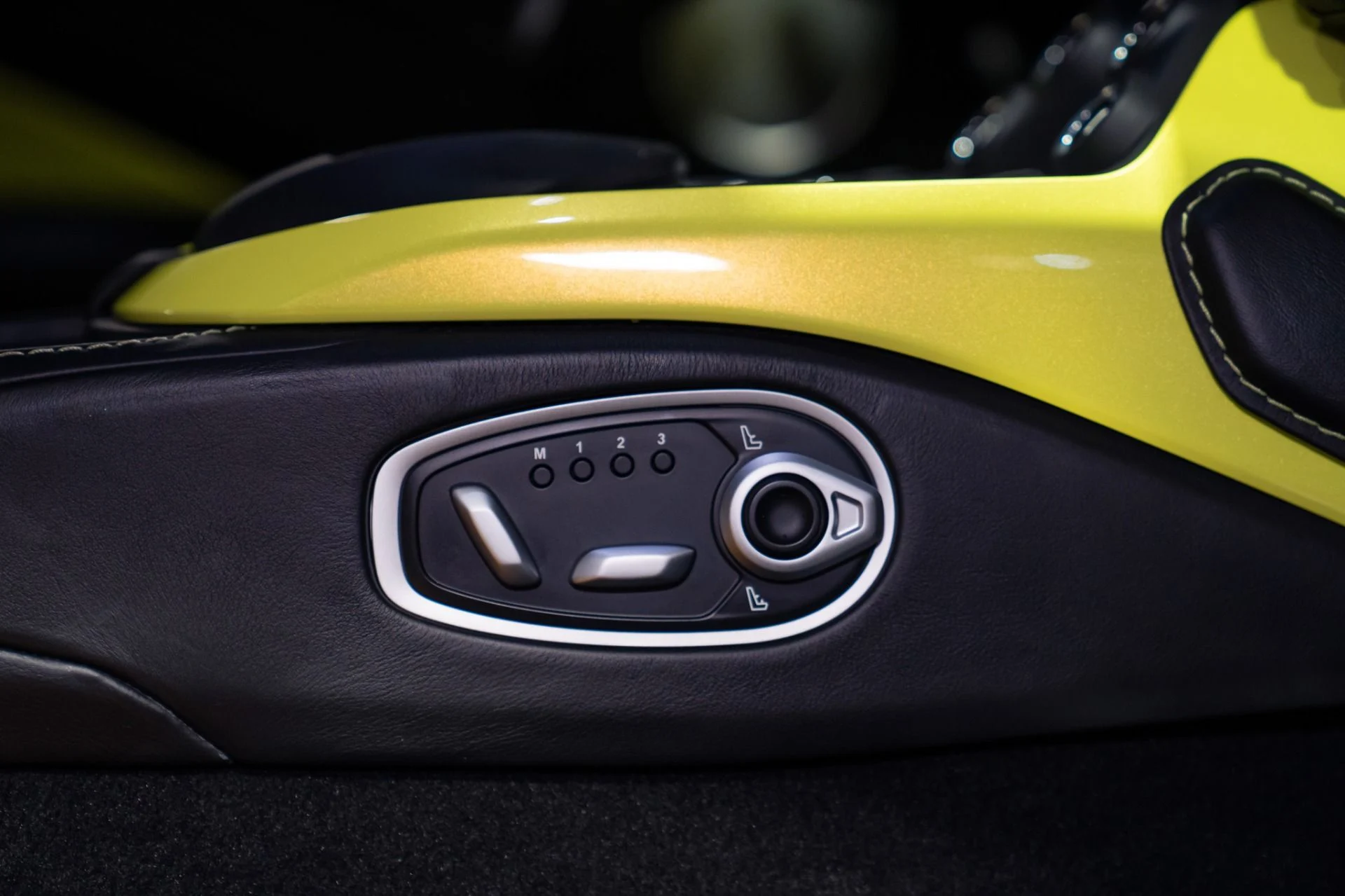 mph016_4115681494_Used_2019_Aston_Martin_Vantage_Paint_Matched_Interior_Trim_1785943447_00df49b636