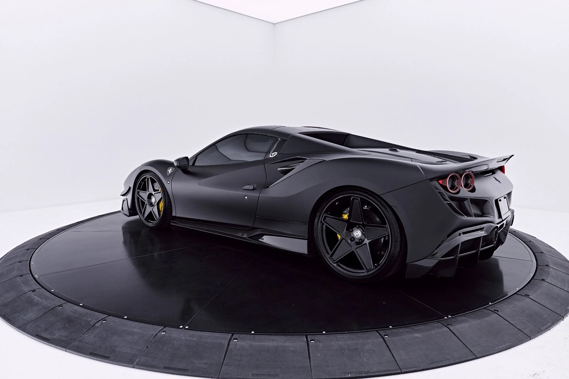 mph016_4133269668_Used_2023_Ferrari_F8_Spider_Base_1783649089_ddc7eee750