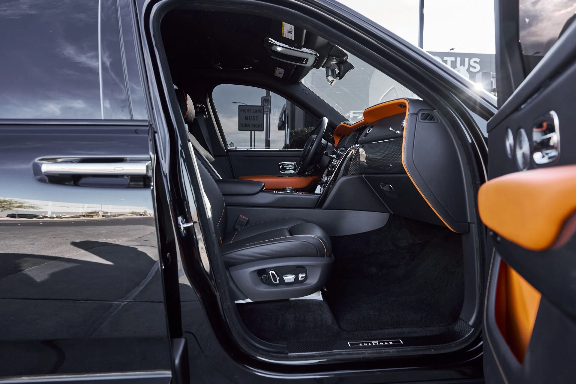 mph016_4134903751_Used_2022_Rolls_Royce_Cullinan_Black_Badge_1768359464_b083d5d957