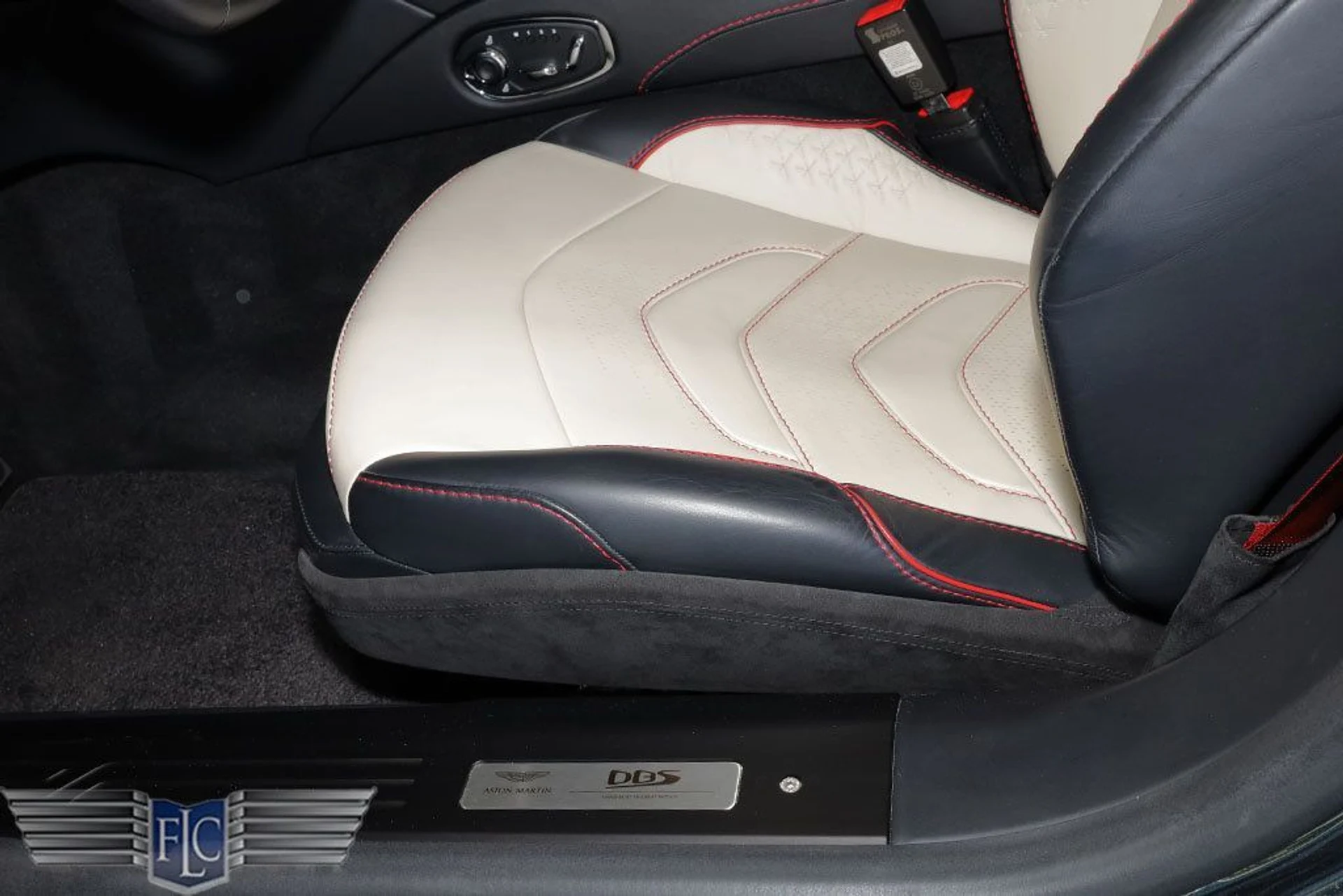 mph016_4135012254_used_2022_aston_martin_dbs_superleggeracoupe_9689_22952406_17_1024_8a438bdb48