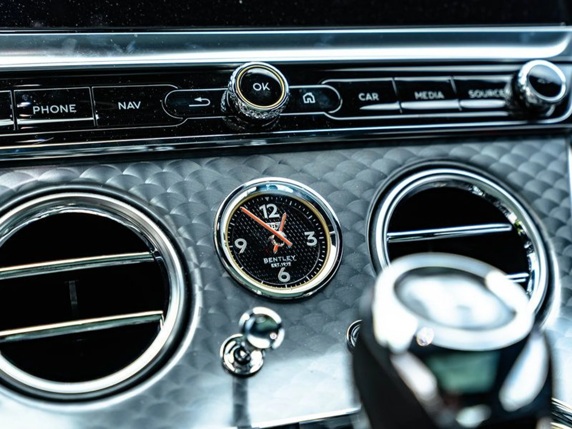 mph016_4138834821_38431371_03529_2022_bentley_continental_gt_017_6679a5fce2