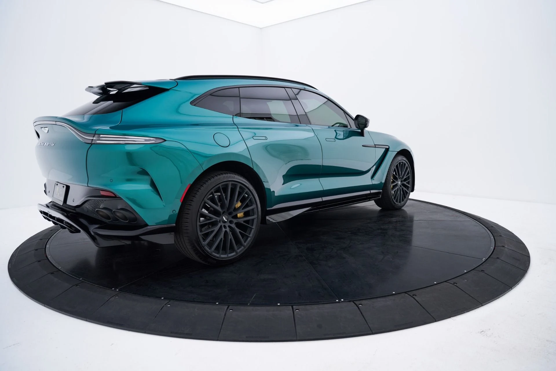 mph016_4144455714_Used_2024_Aston_Martin_DBX_707_1793218303_077b456d9c